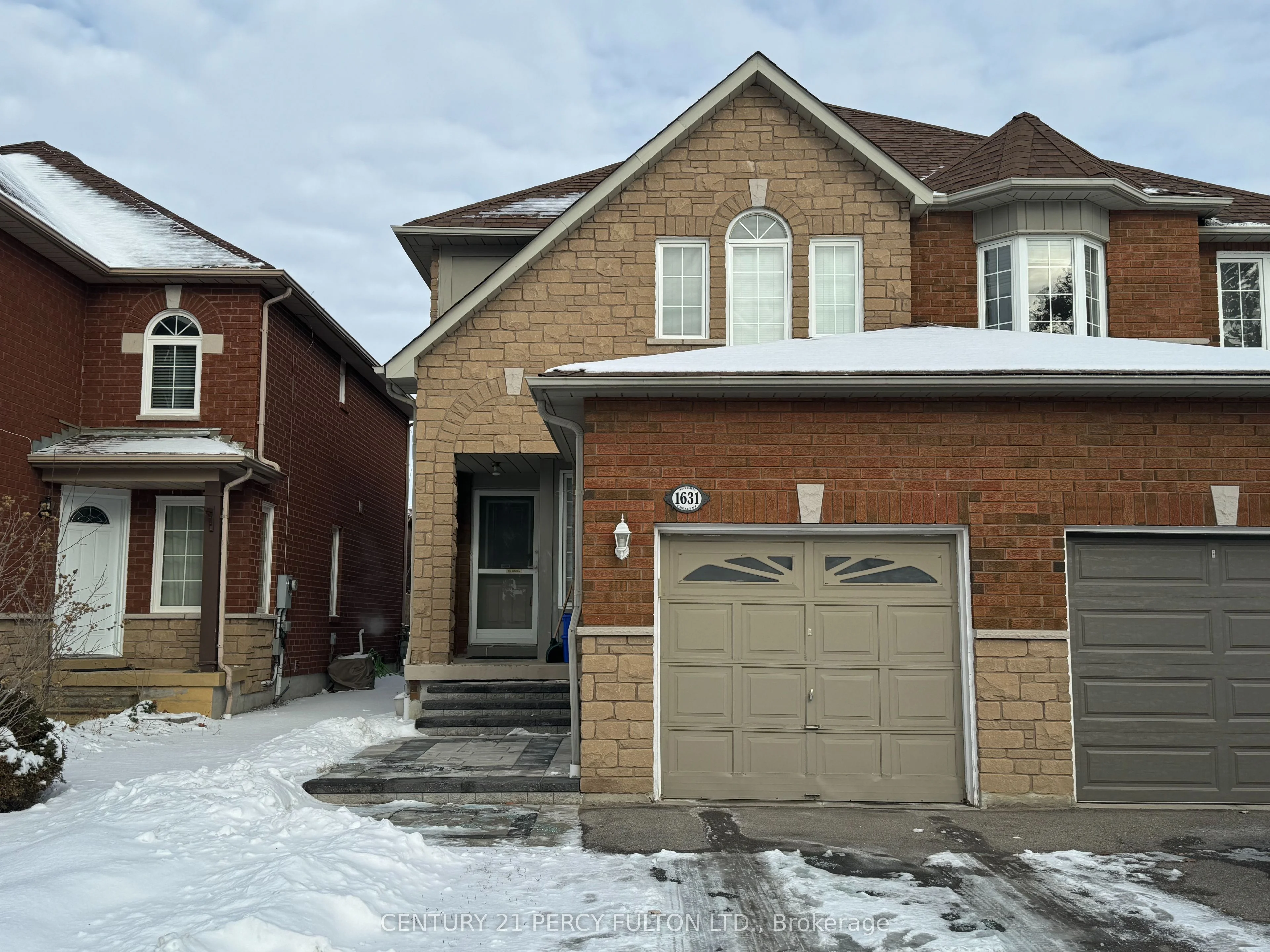 Semi-Detached in Pickering