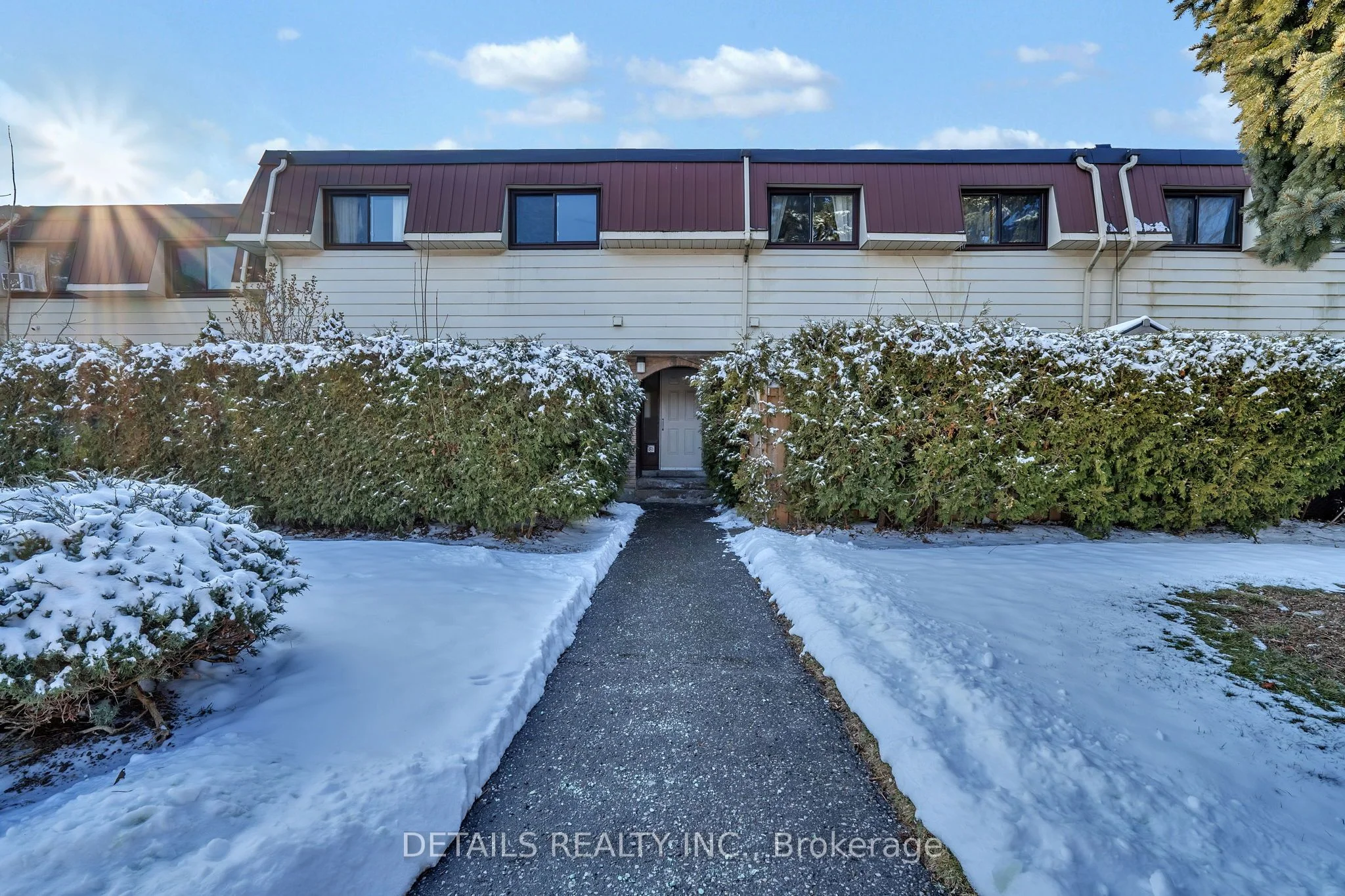 Condo Townhouse in Oshawa