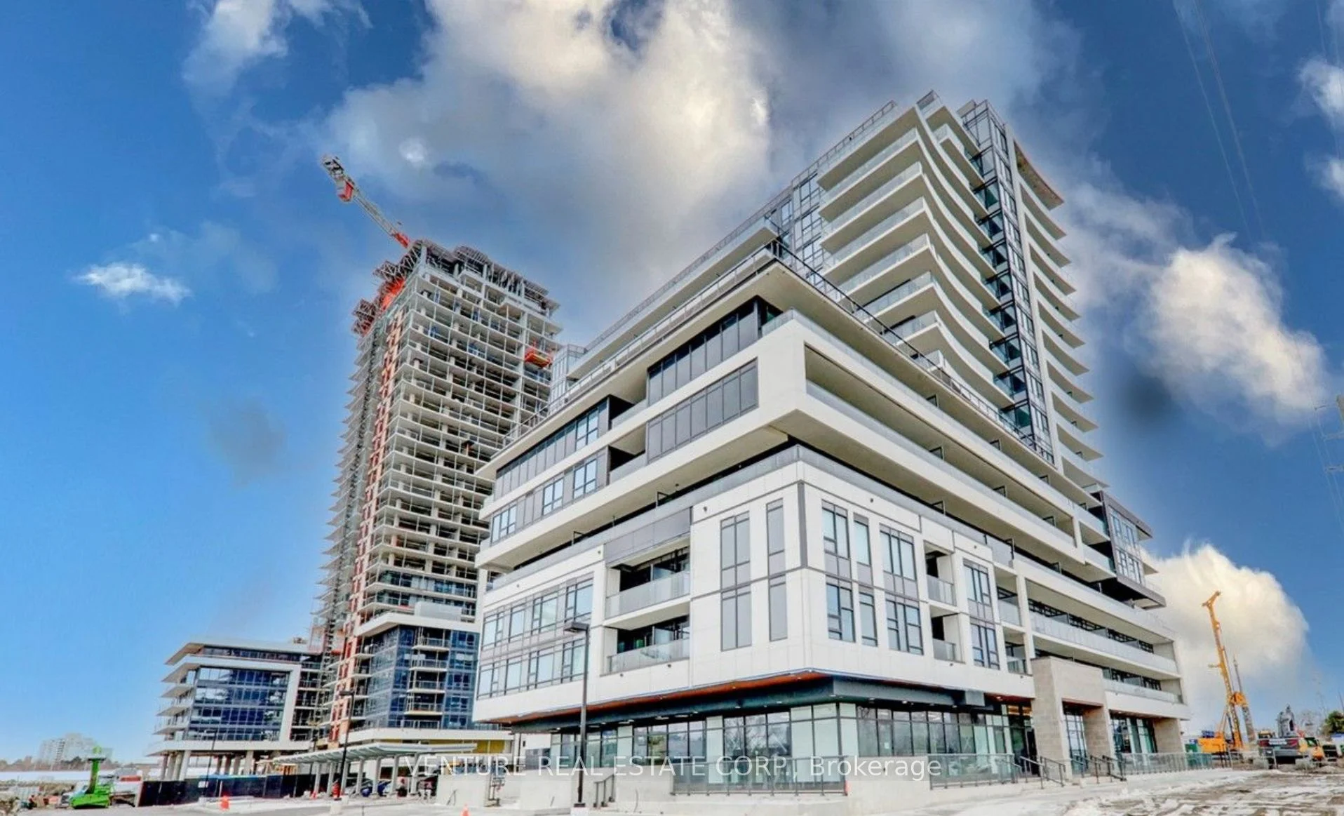 Condo Apartment in Pickering