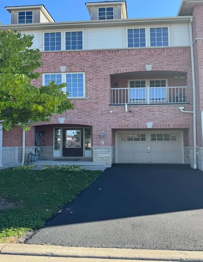 Att/Row/Townhouse in Ajax