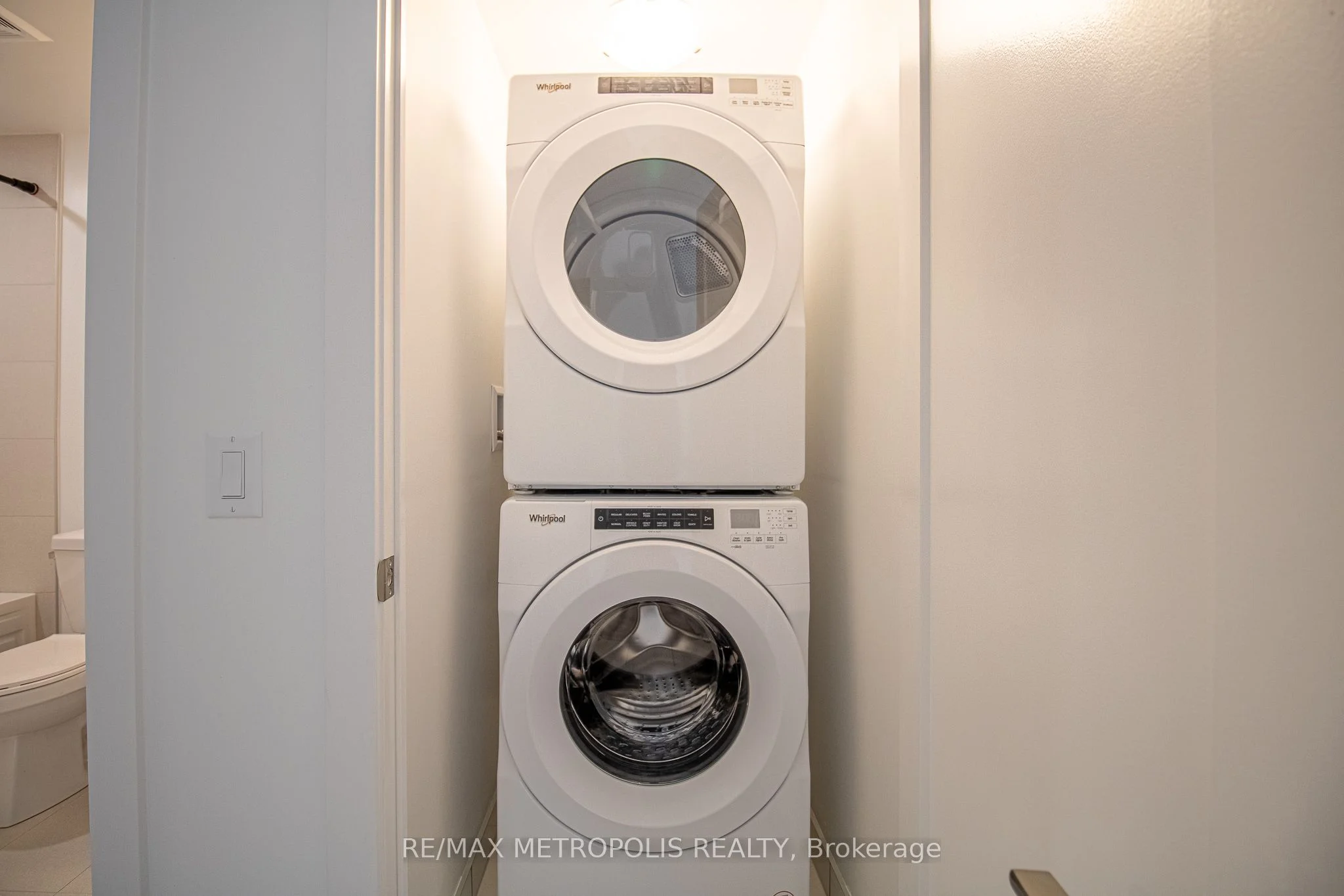 2545 Simcoe Street N 1408, Oshawa, ON L1H 7K4