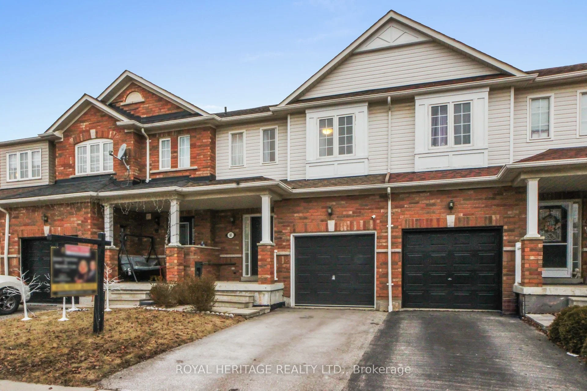 Att/Row/Townhouse in Whitby