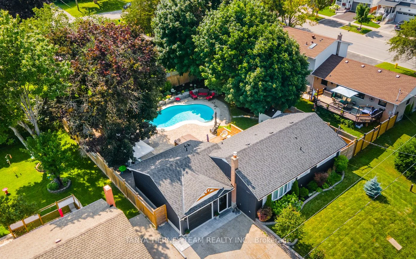 Detached in Whitby