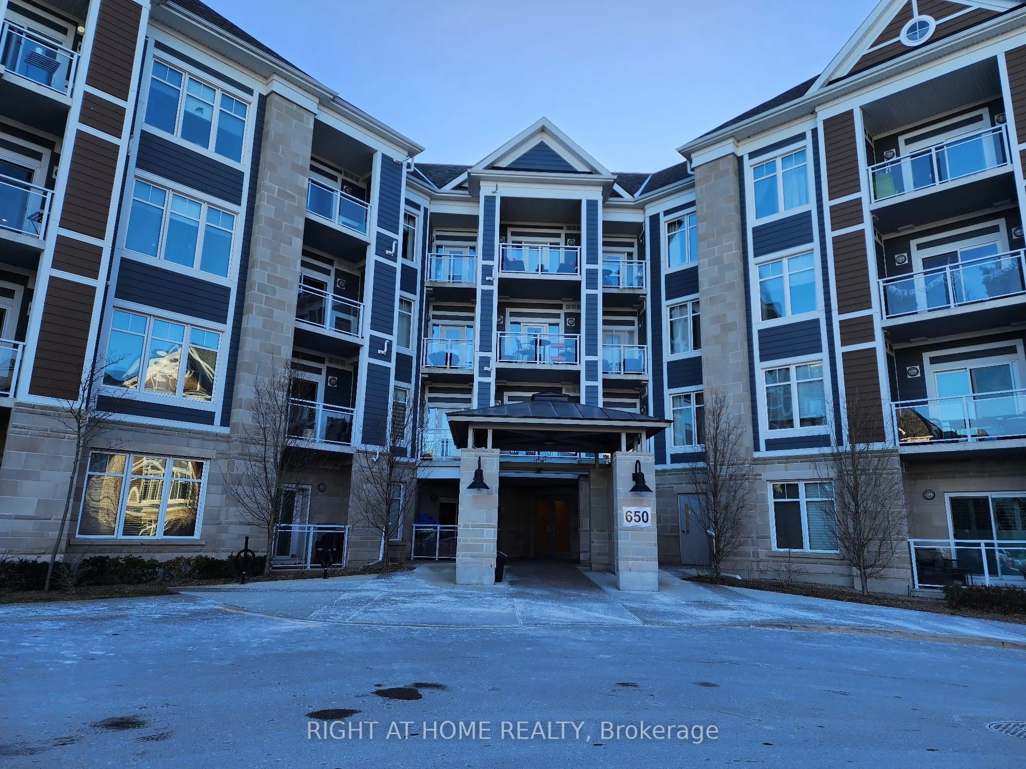 650 Gordon Street 413, Whitby, On L1n 2c1