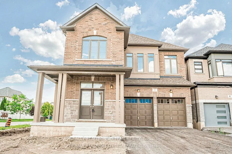Detached in Whitby