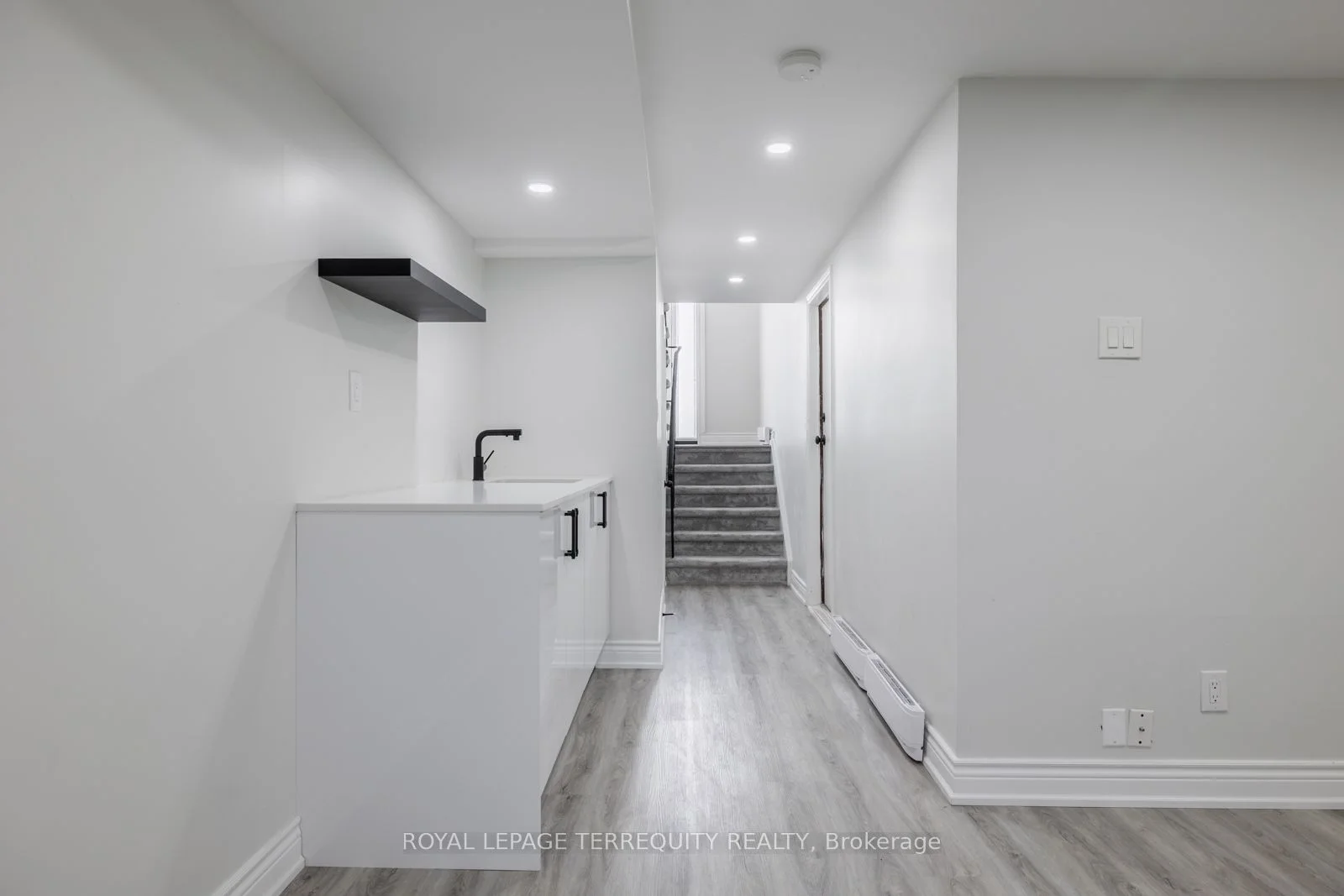 350 Camelot Court 8, Oshawa, ON L1G 6P7