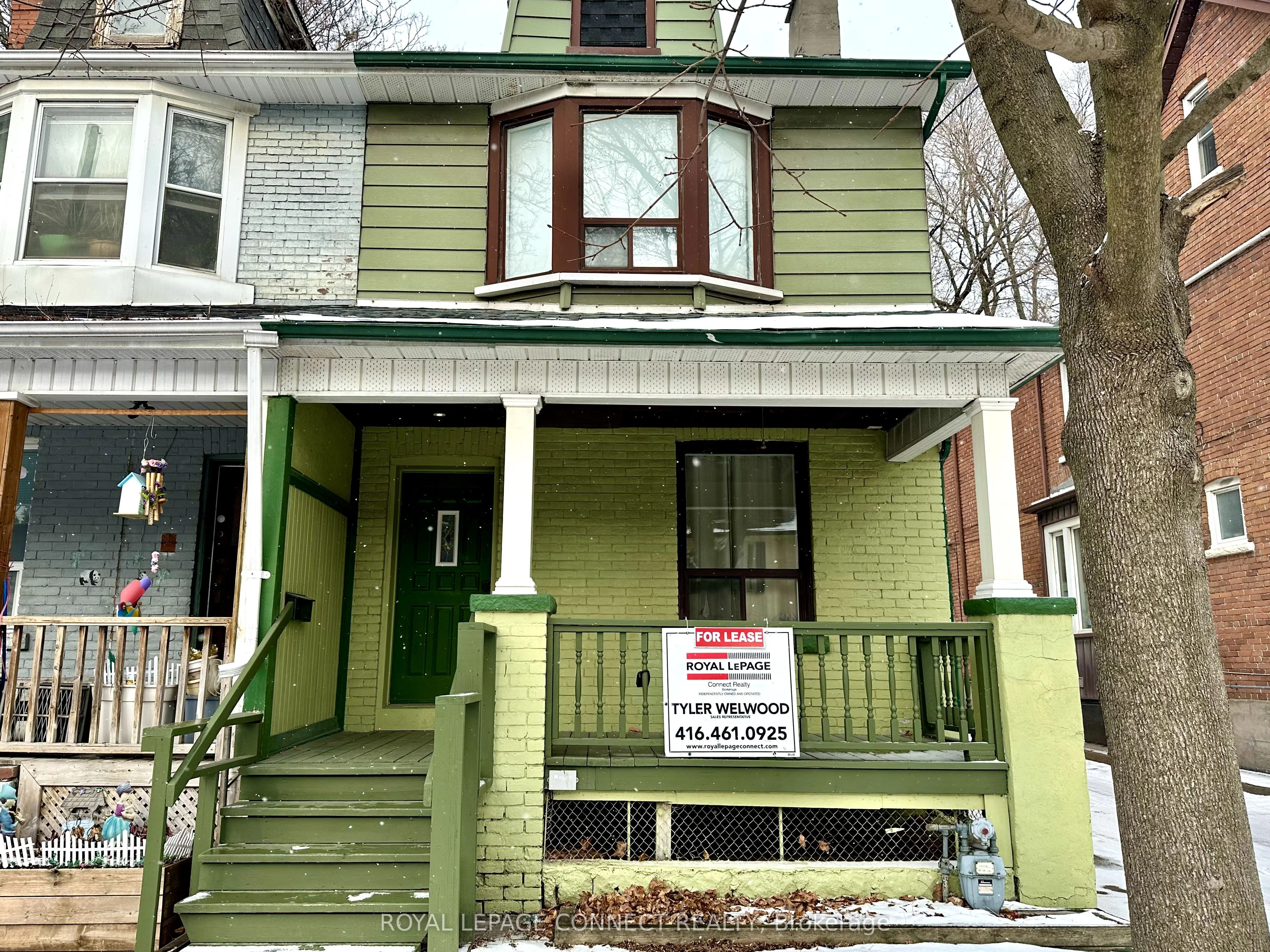 Att/Row/Townhouse in Toronto