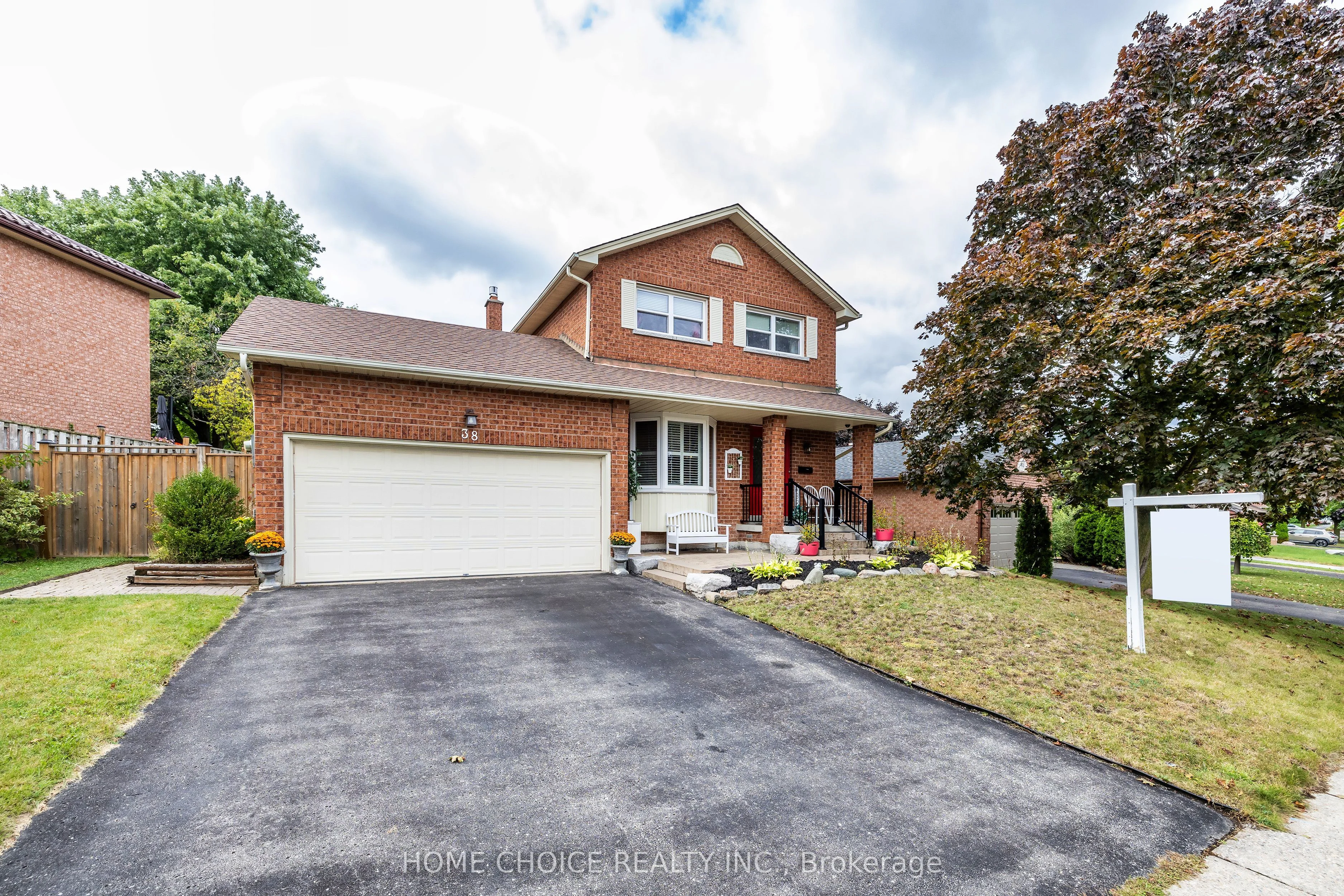 Detached in Whitby