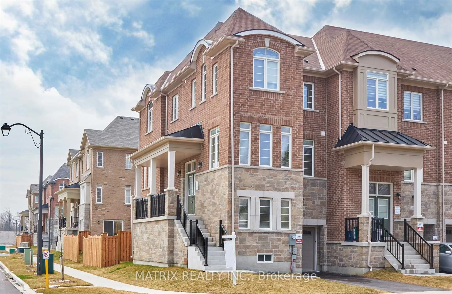Att/Row/Townhouse in Pickering