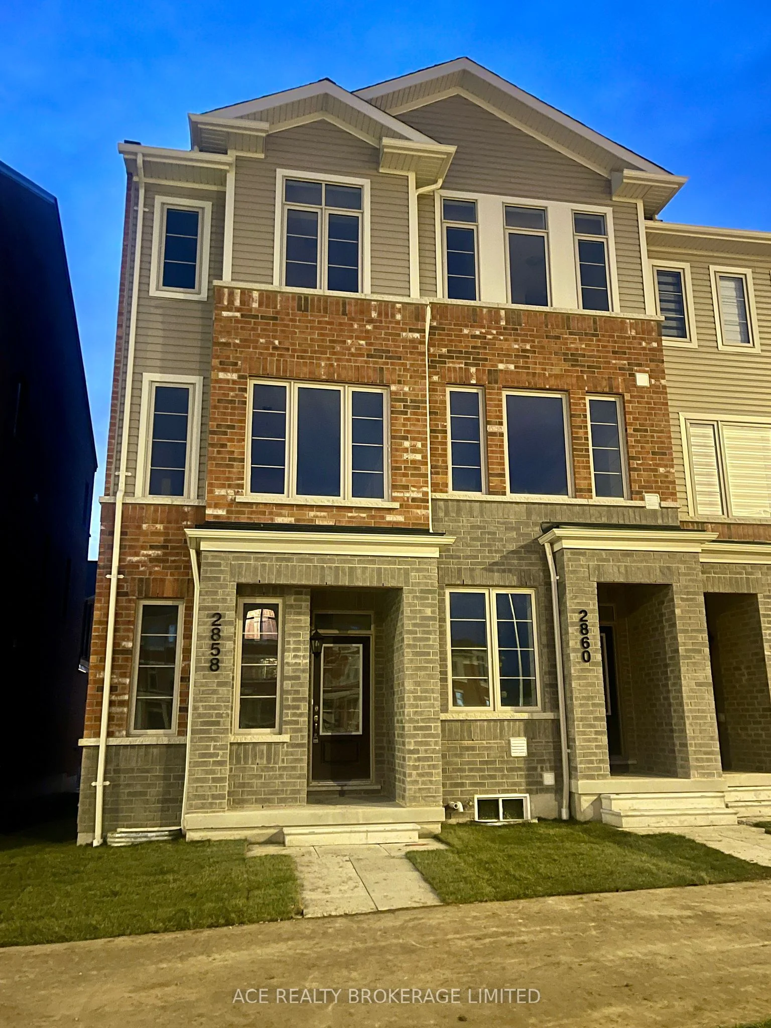 Att/Row/Townhouse in Pickering