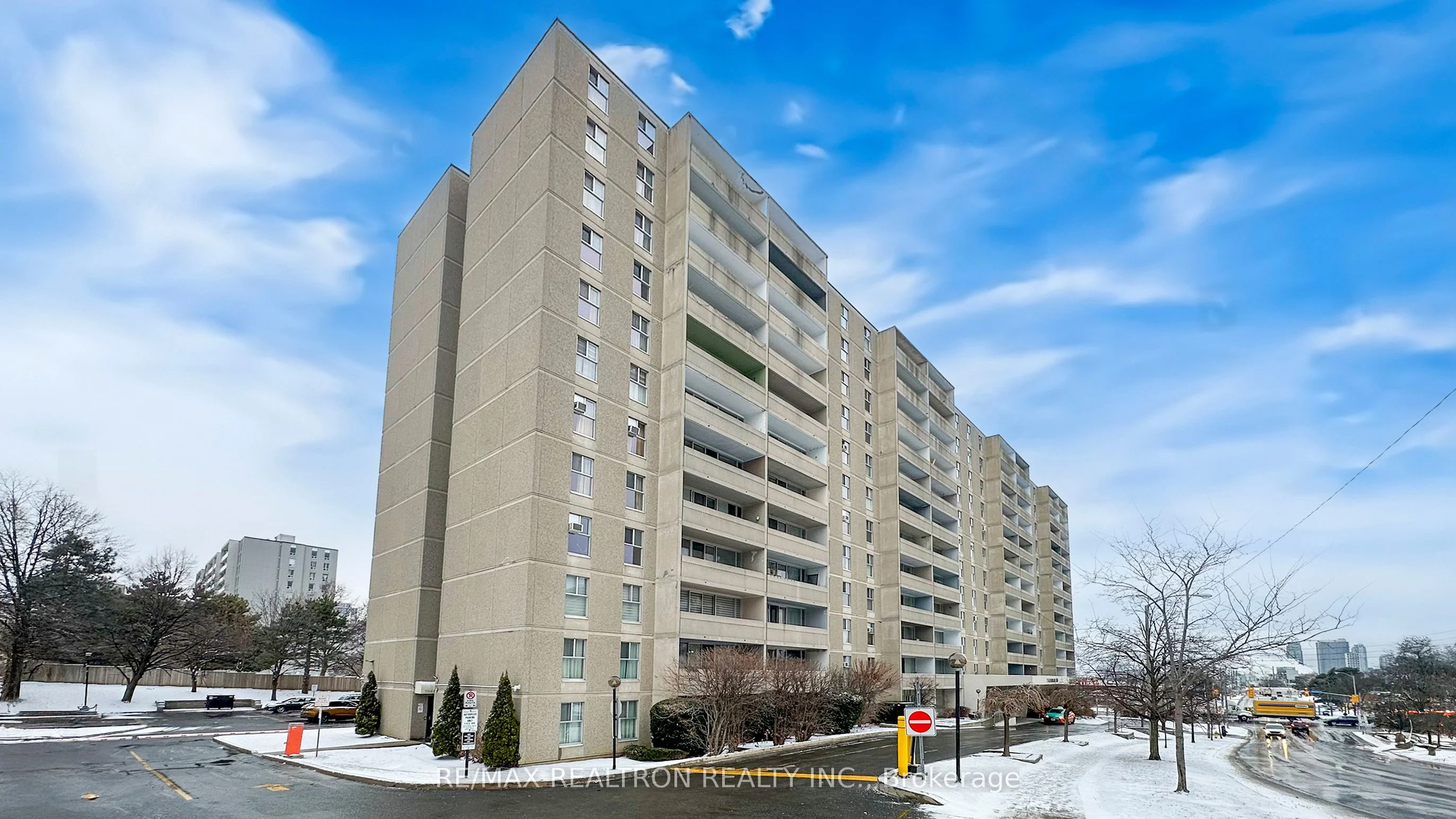 2 Glamorgan Avenue 605, Toronto E04, On M1p 2m8