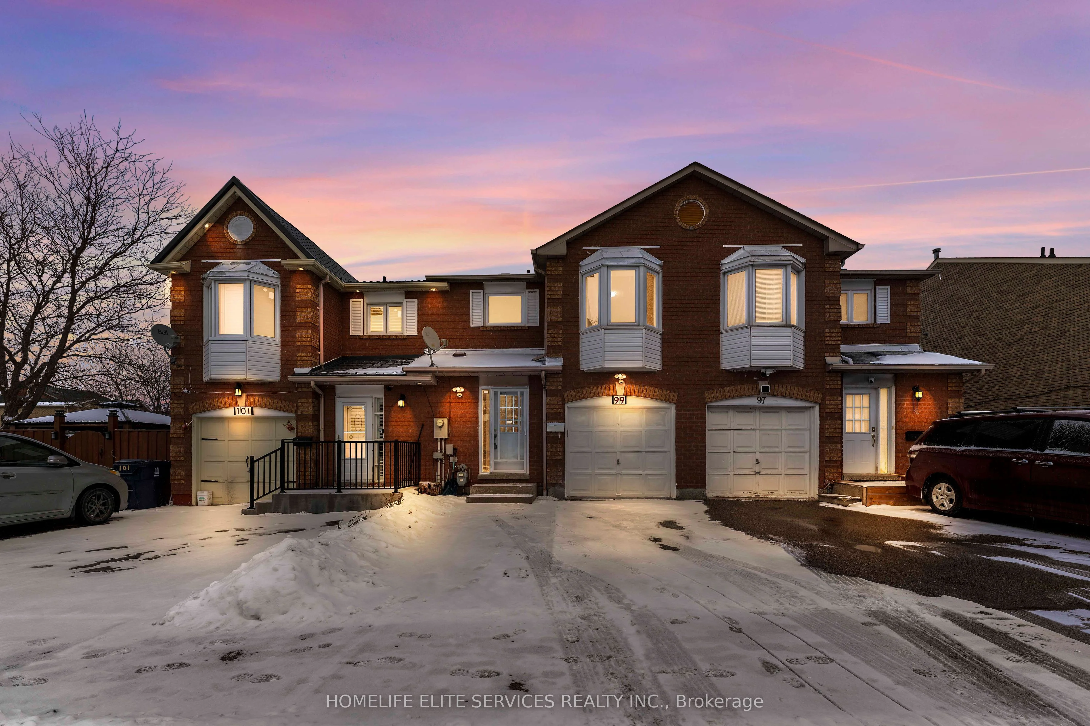 Att/Row/Townhouse in Toronto