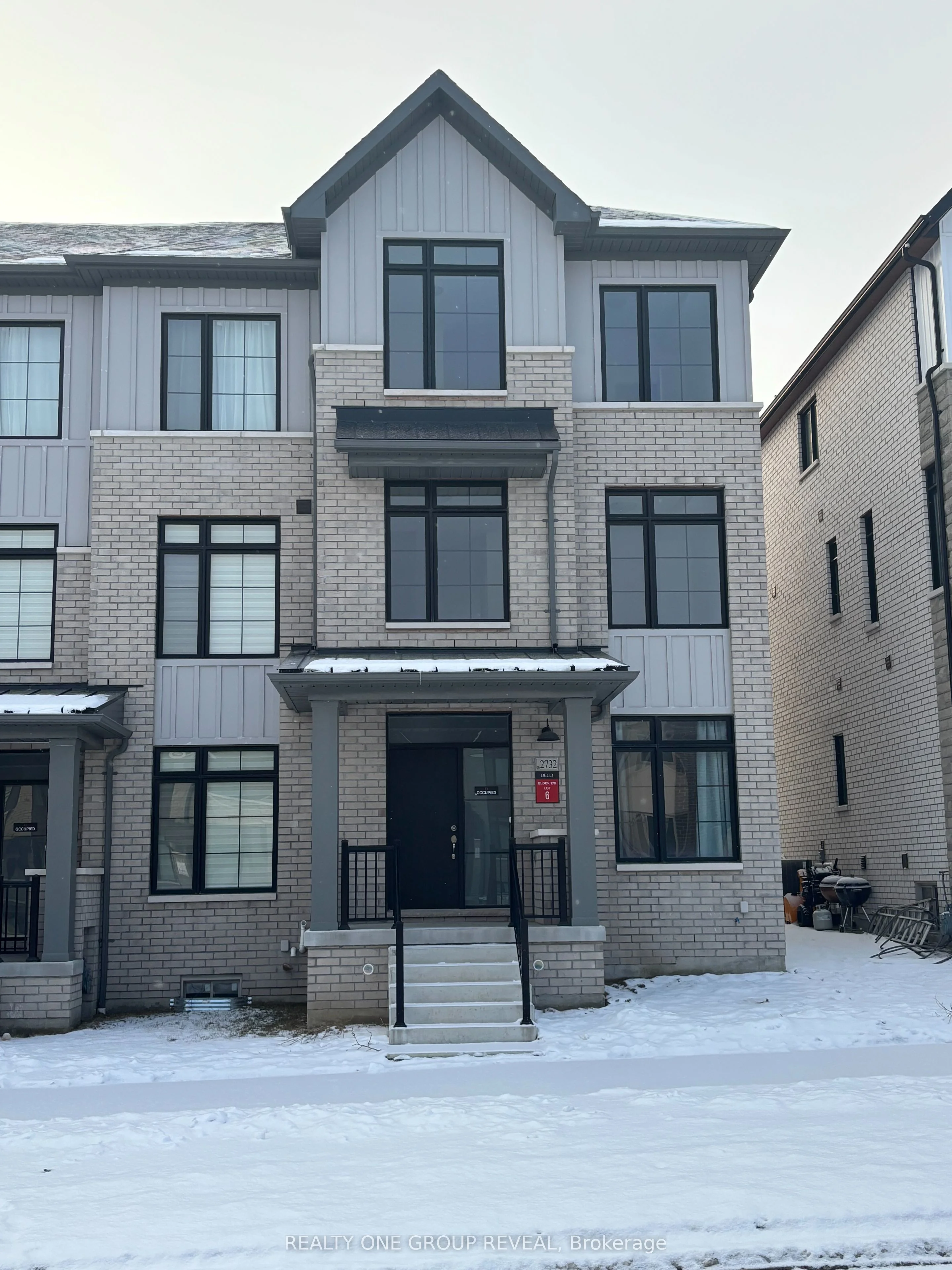 Att/Row/Townhouse in Pickering