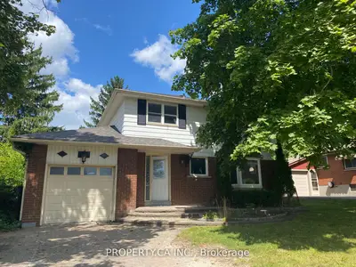 Detached in Whitby