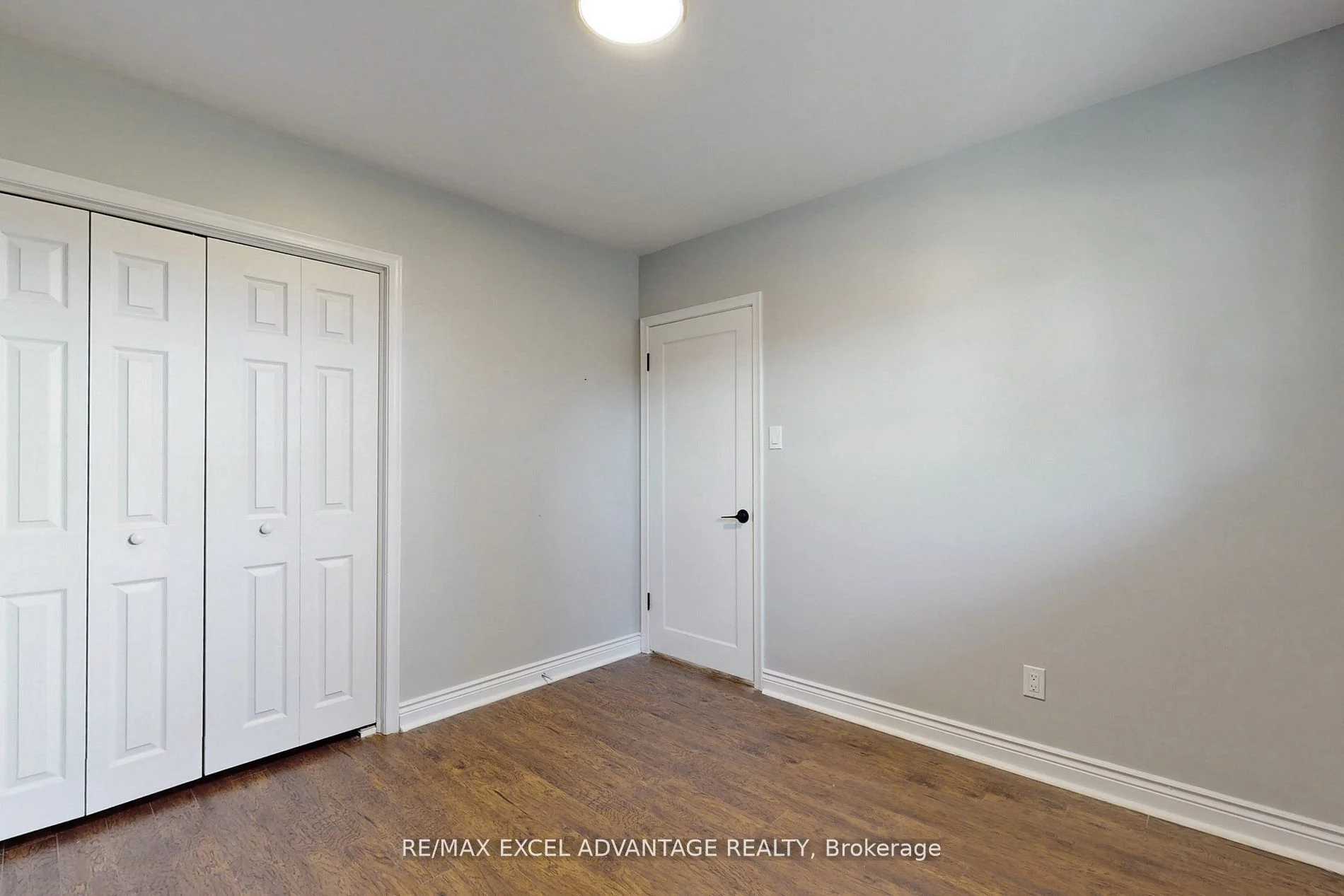 1271 Mackenzie Avenue Main, Oshawa, ON L1H 1V6