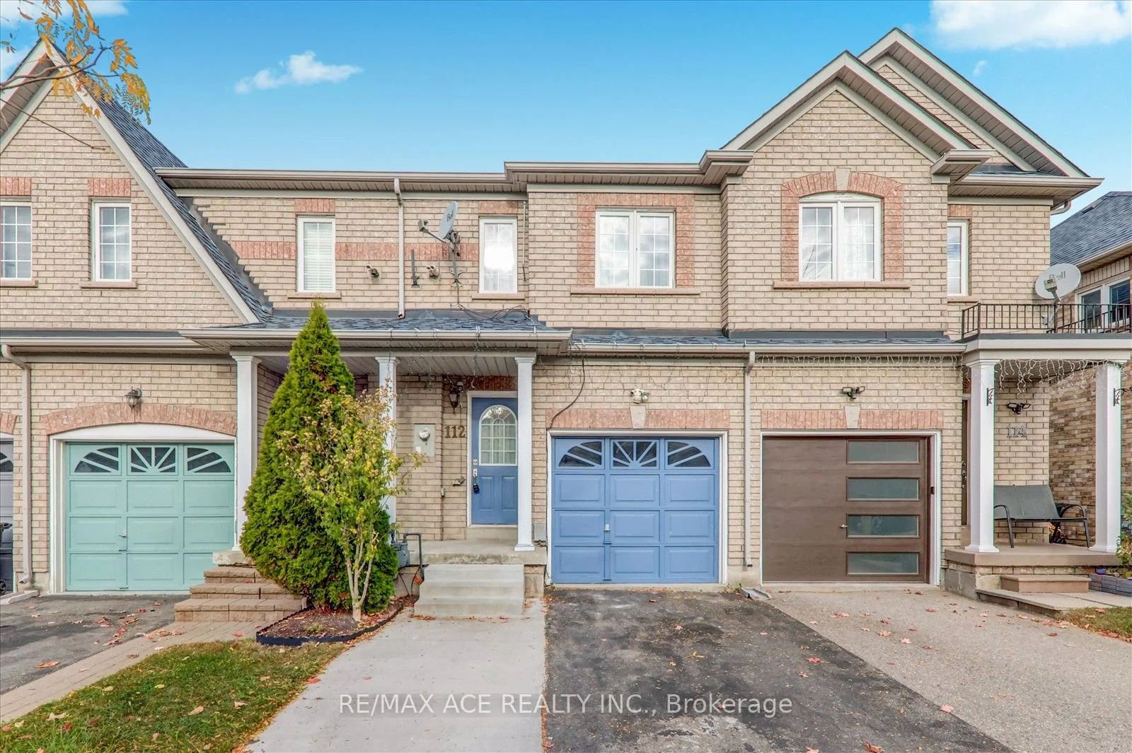 Att/Row/Townhouse in Toronto