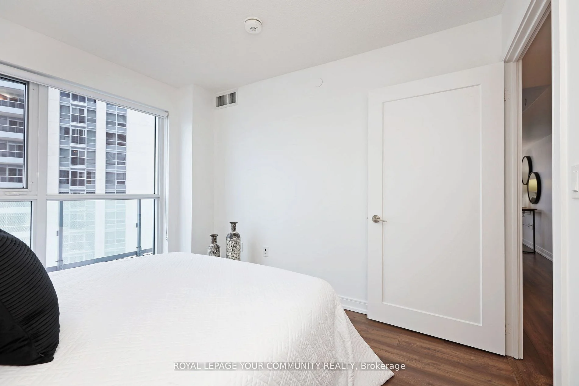 225 Village Green Square 607, Toronto E07, ON M1S 0N4
