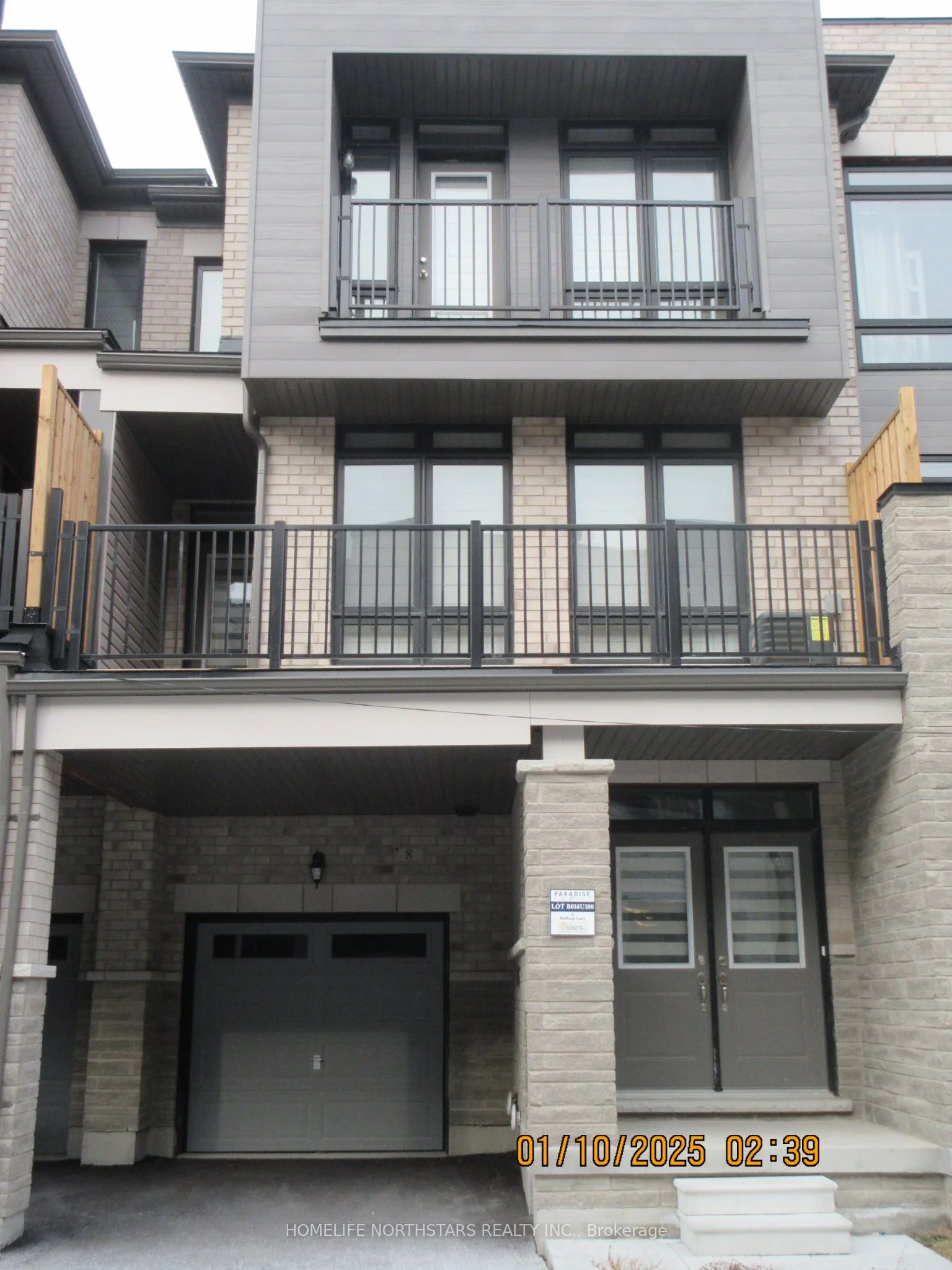Att/Row/Townhouse in Ajax