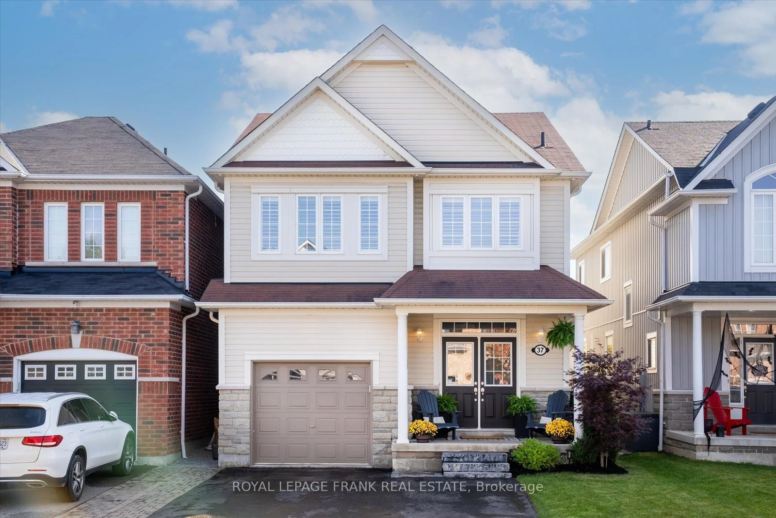Detached in Whitby