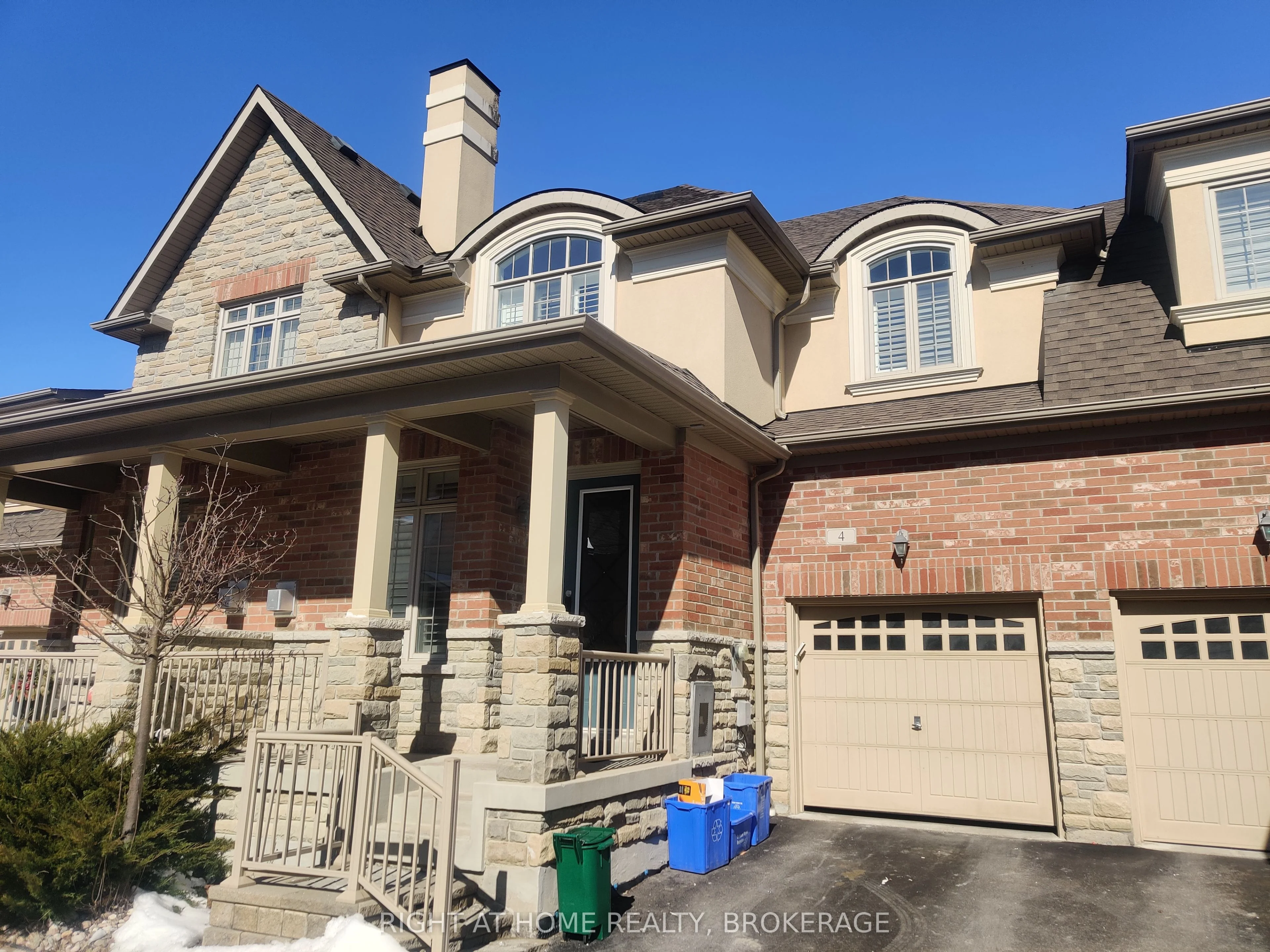 Condo Townhouse in Ajax