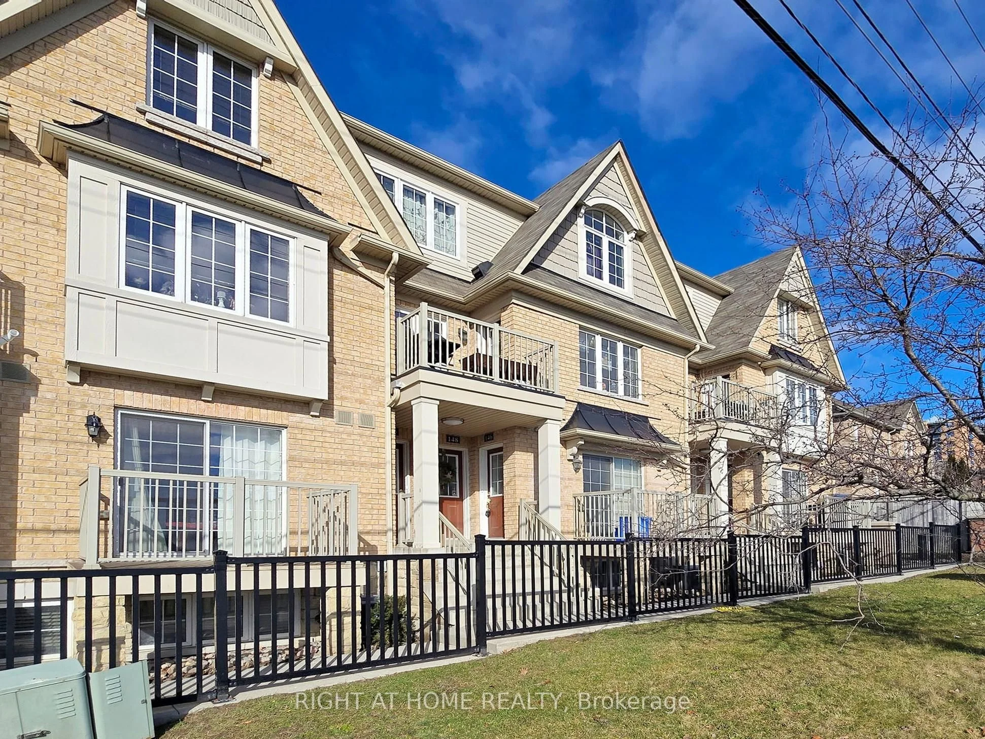 Condo Townhouse in Ajax