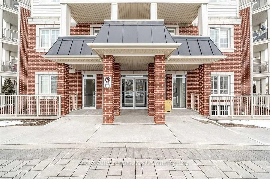 84 Aspen Springs Drive 305, Clarington, On L1c 0v3