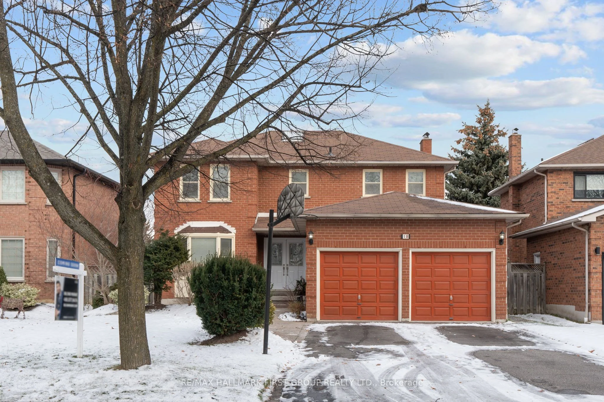 Detached in Whitby