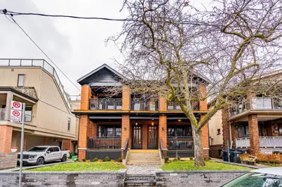 Triplex in Toronto