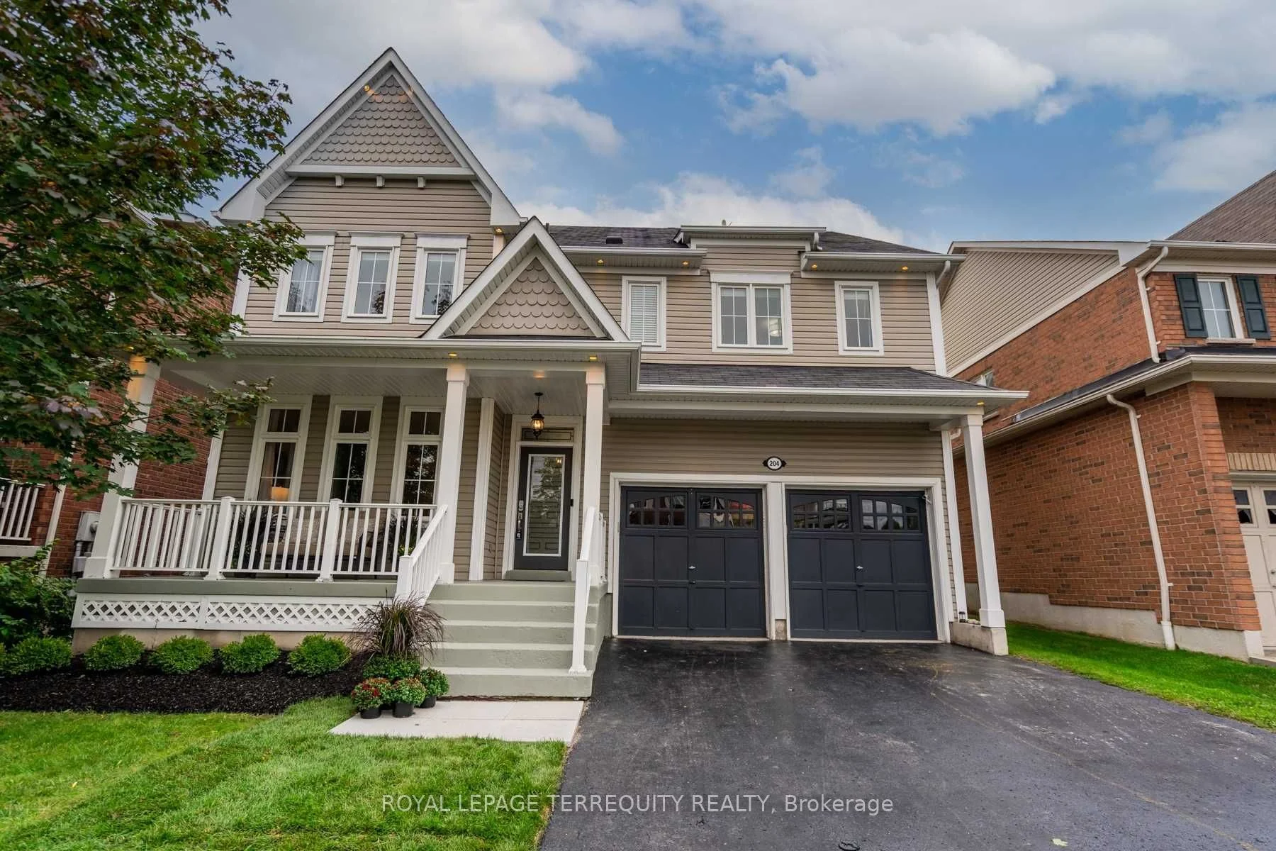 Detached in Whitby