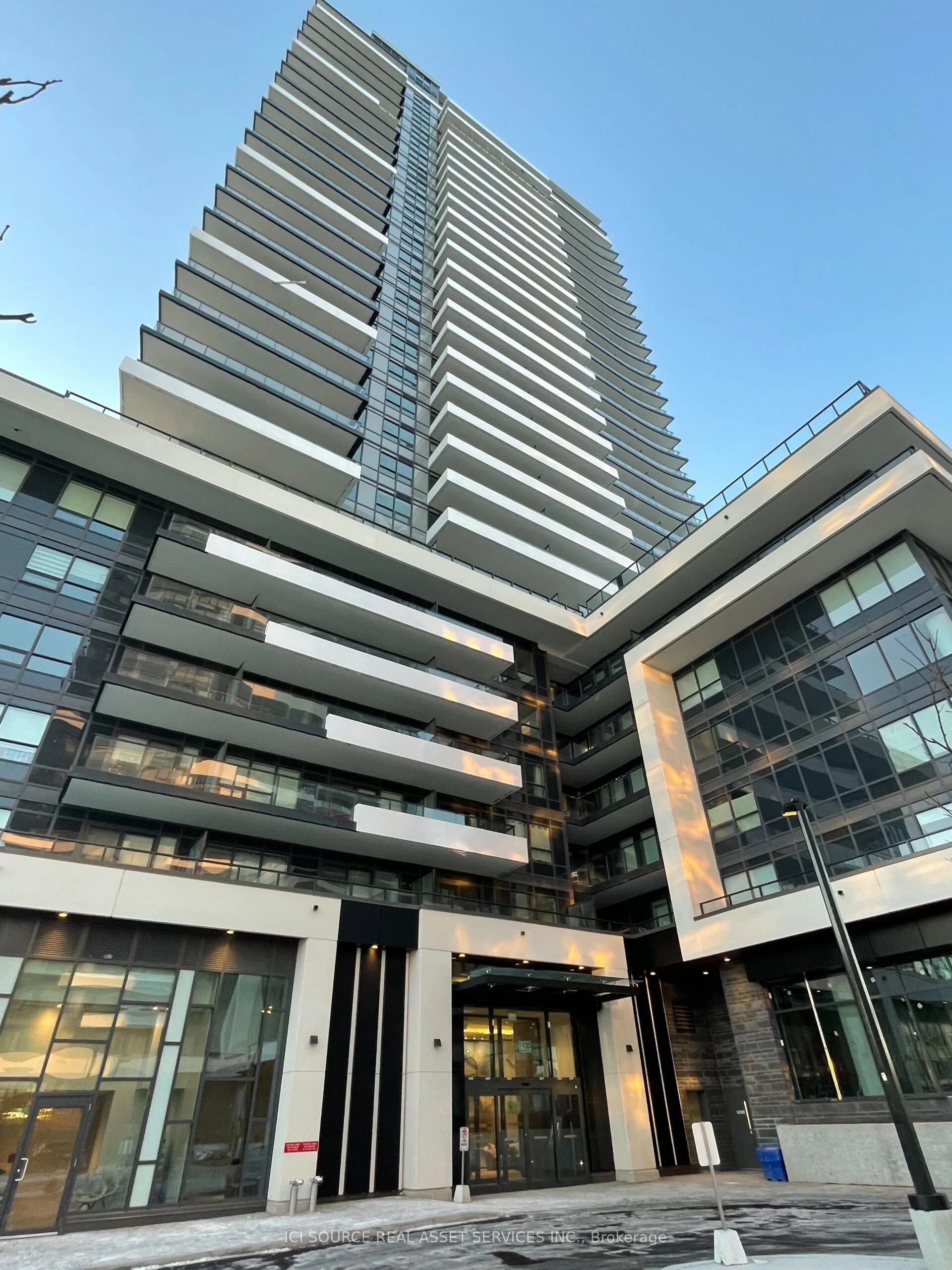 Condo Apartment in Pickering