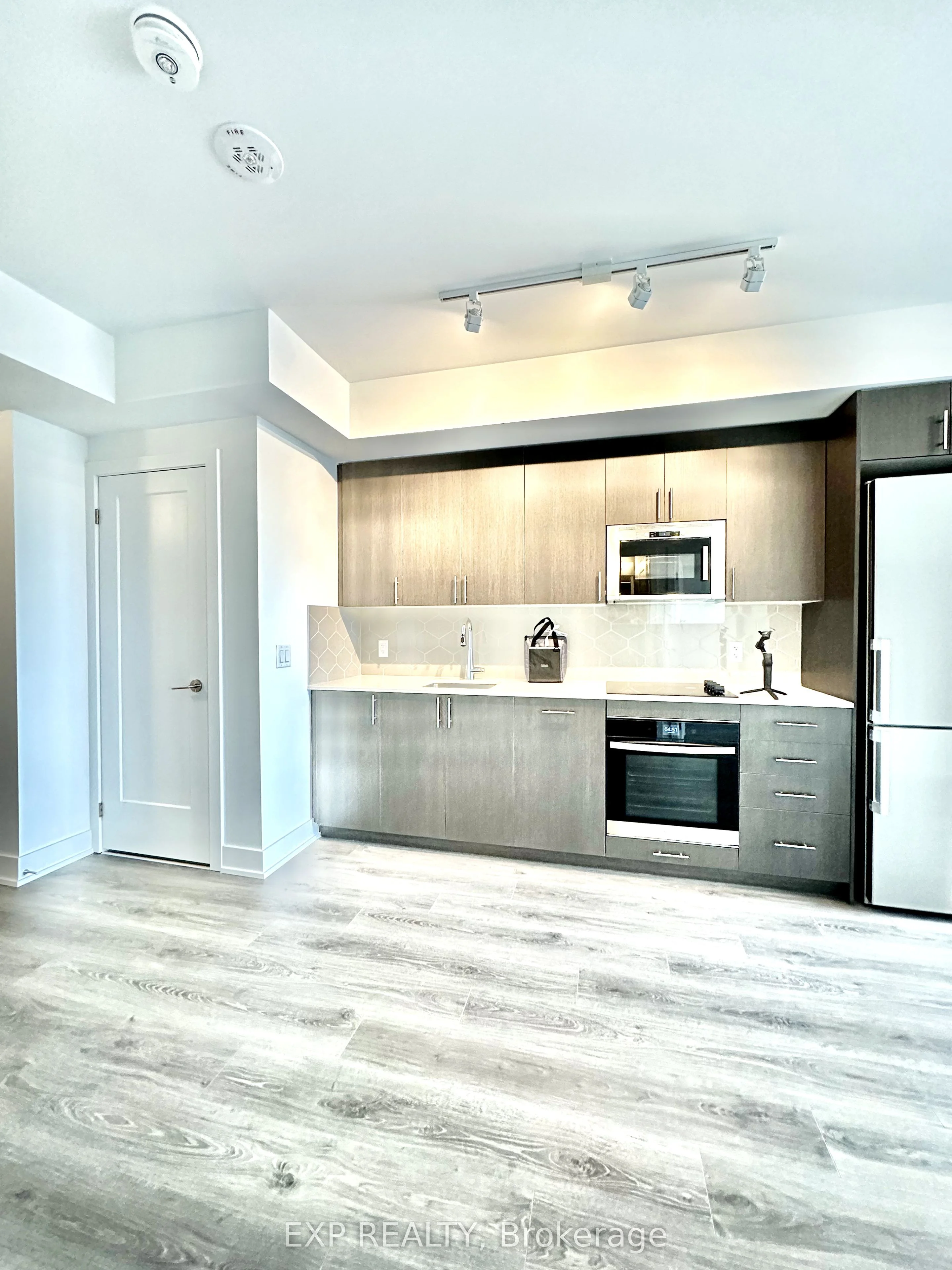 2545 Simcoe Street N 1219, Oshawa, ON L1H 7K4