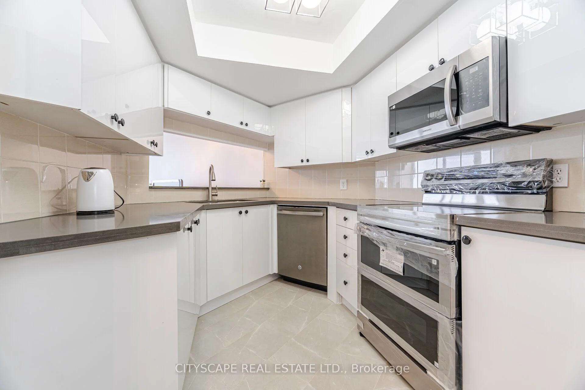 2550 Lawrence Avenue 1411, Toronto E04, ON M1P 4Z3