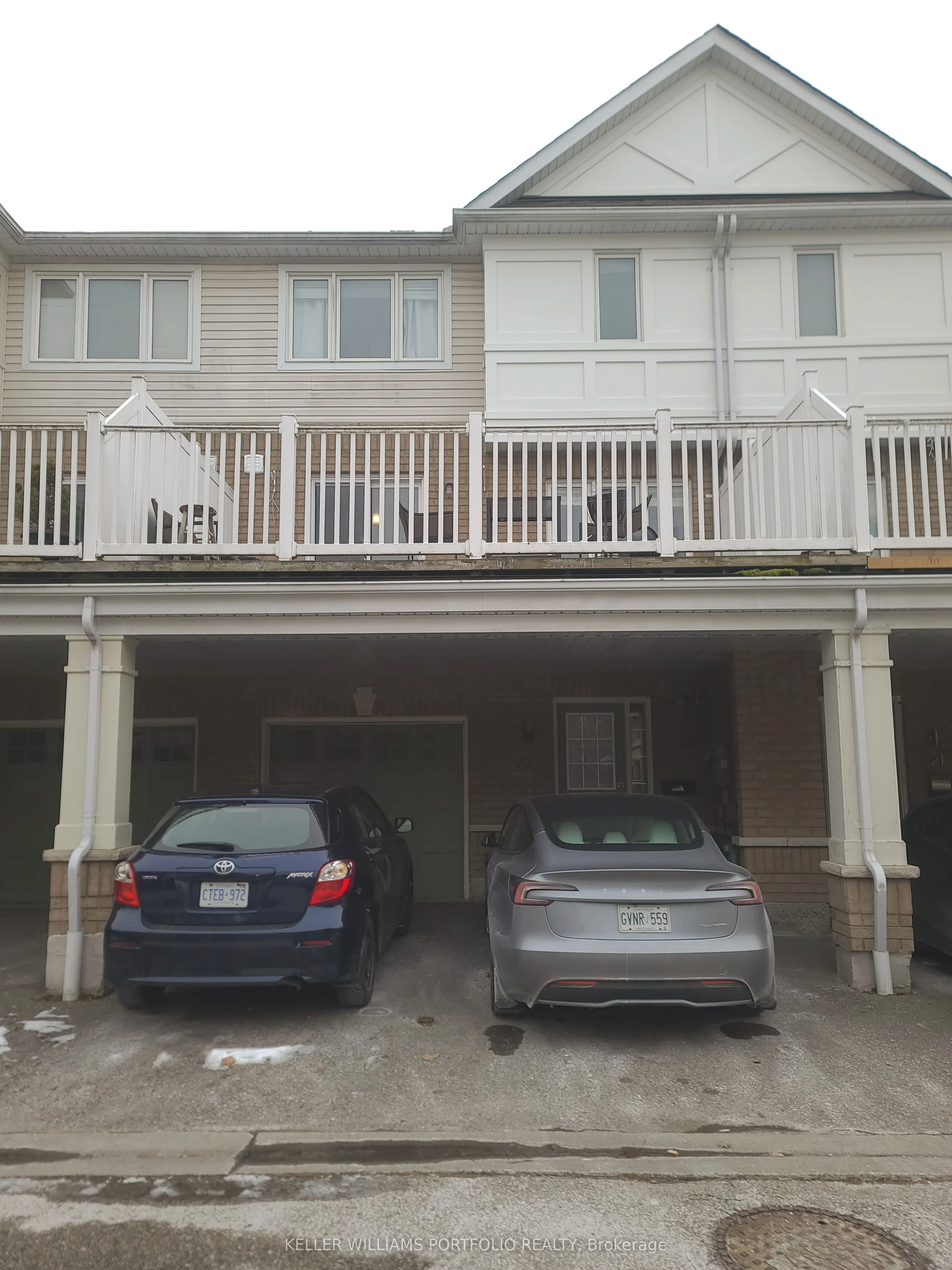 Att/Row/Townhouse in Pickering