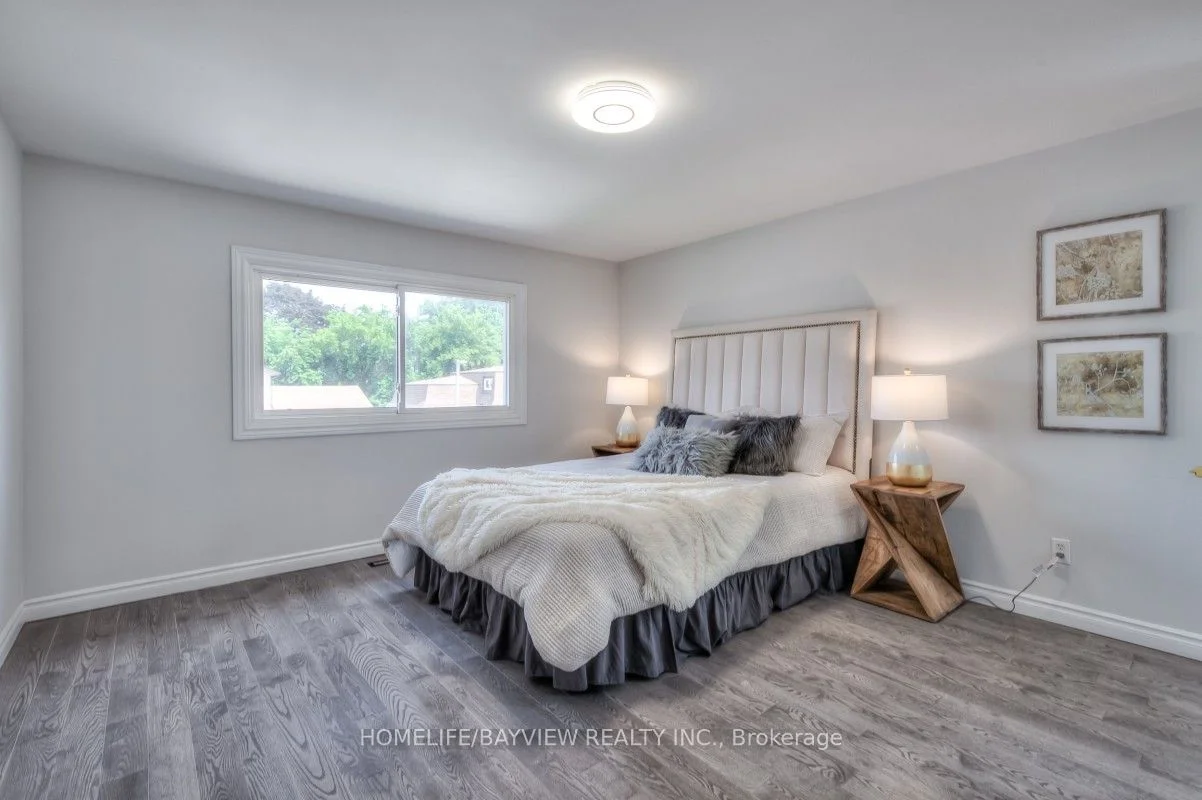 12 Mozart Court, Whitby, ON L1N 5N5
