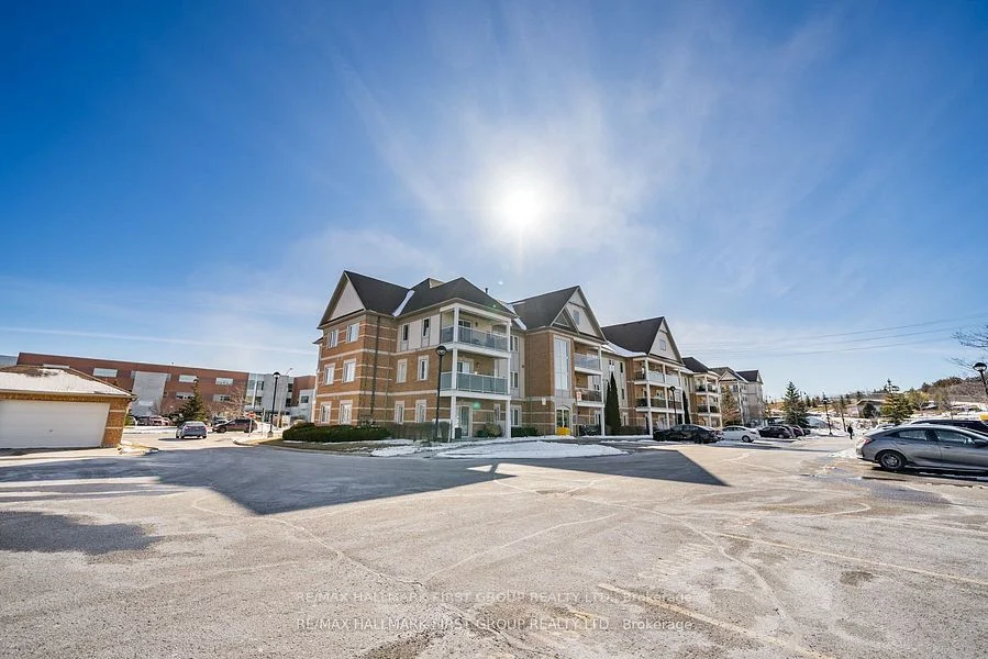 Condo Apartment in Clarington