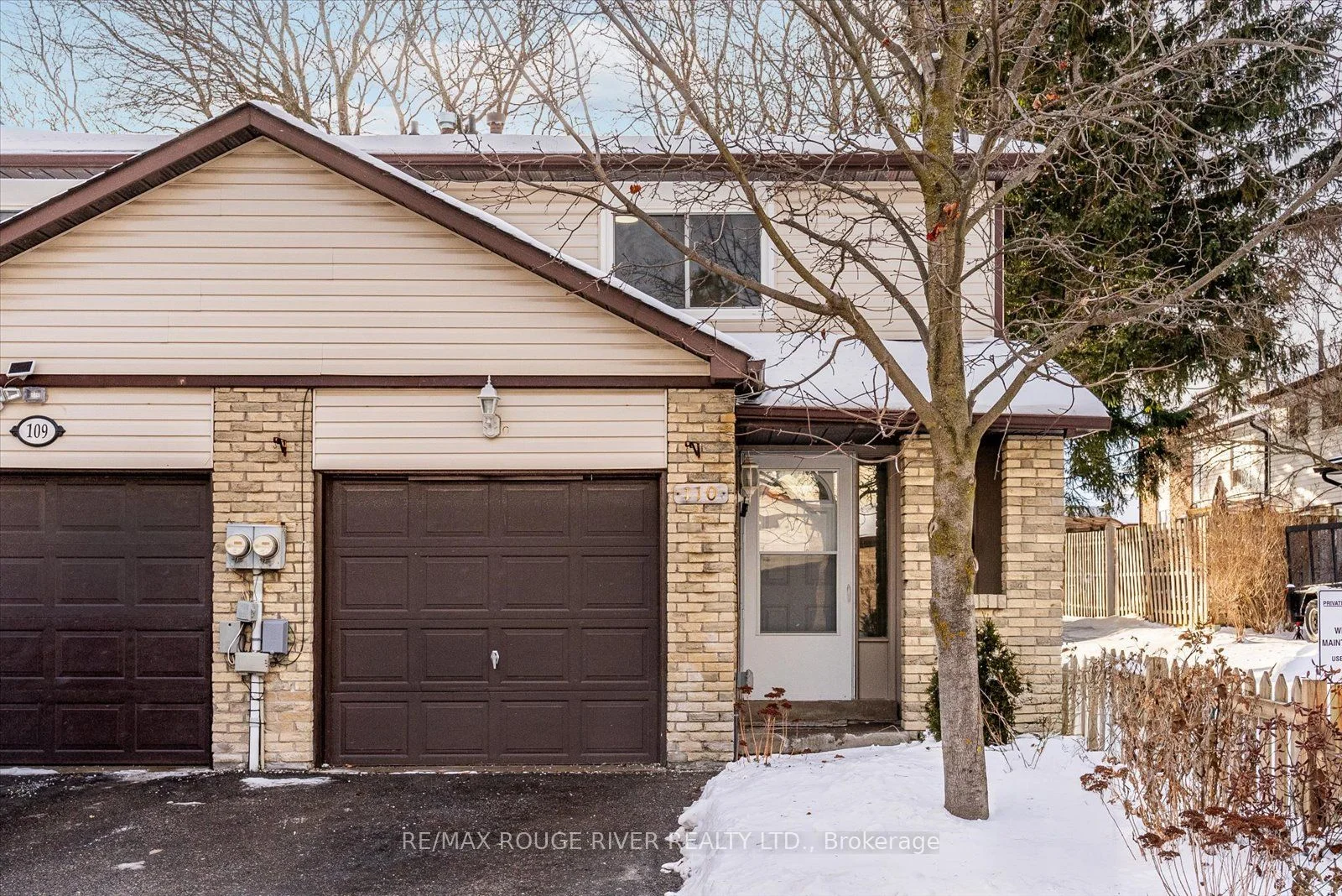 Condo Townhouse in Oshawa