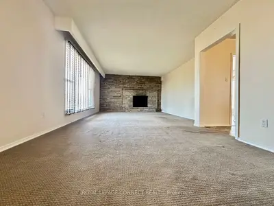 1775 Bowmanville Avenue E A, Clarington, On L1c 6n4
