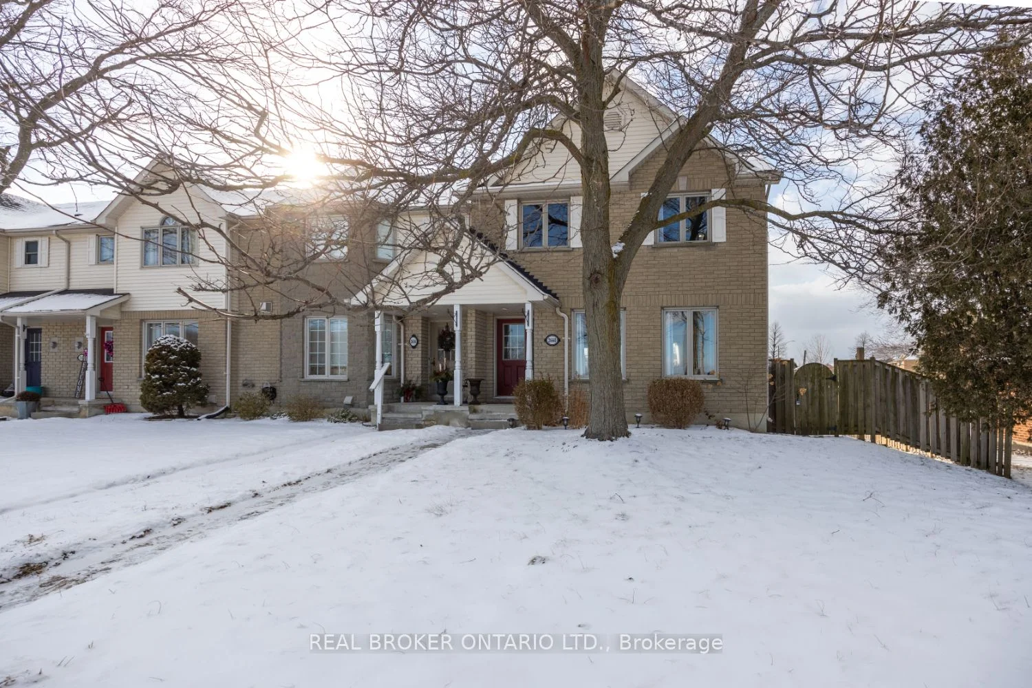Att/Row/Townhouse in Clarington
