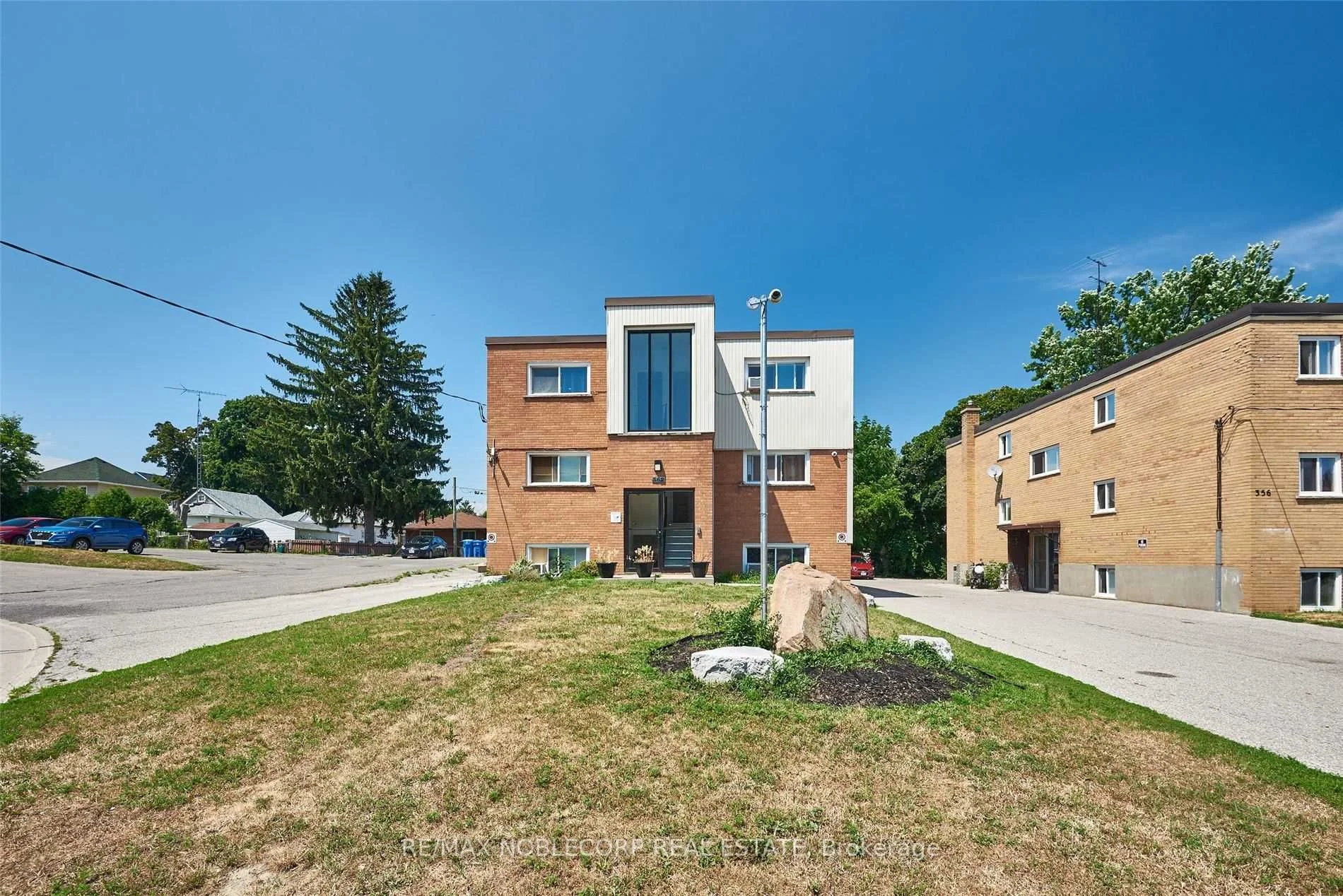 362 Elgin Court 6, Oshawa, On L1j 2p4