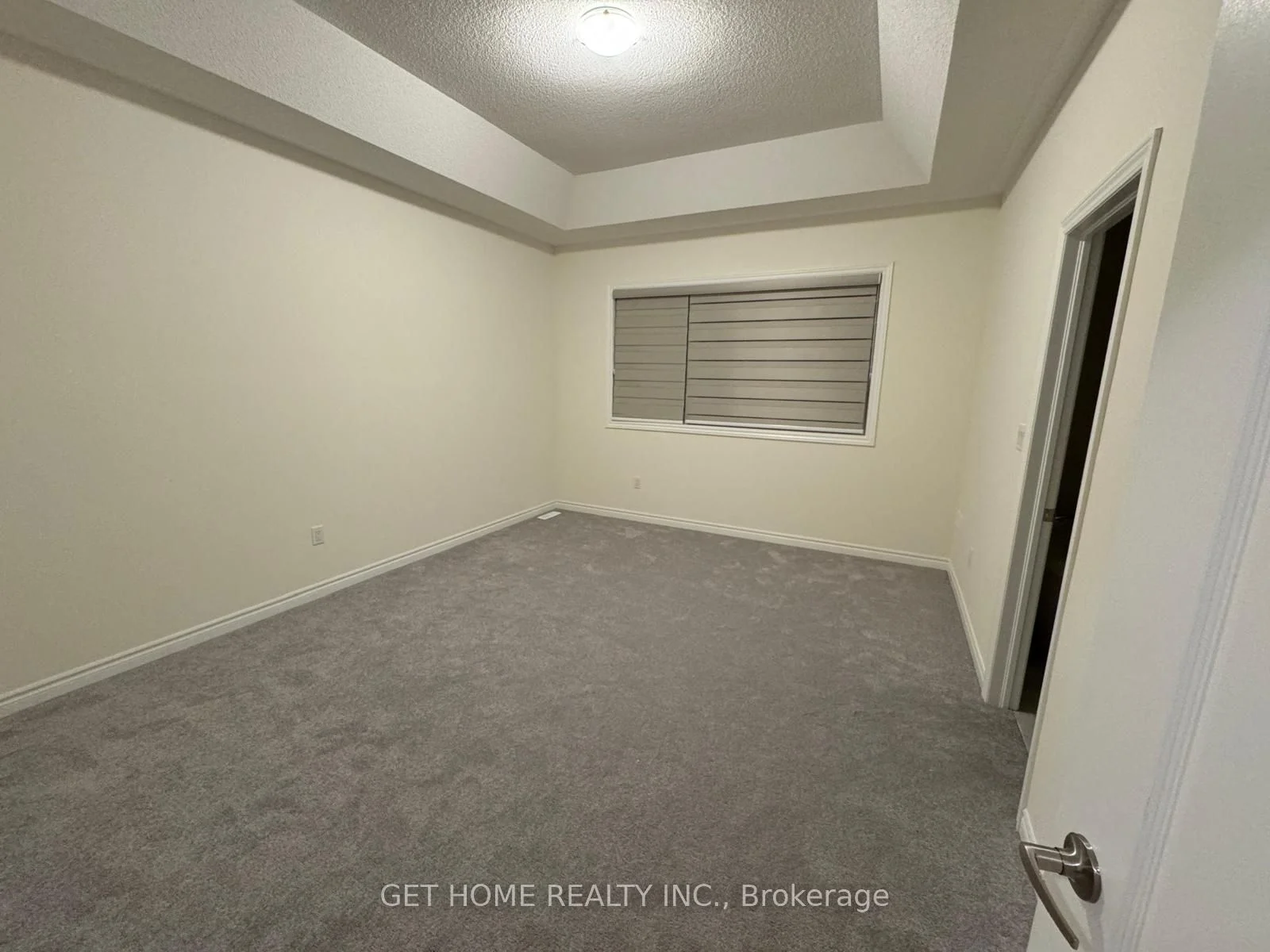 964 Rexton Drive Main, Oshawa, On L1l 0t8