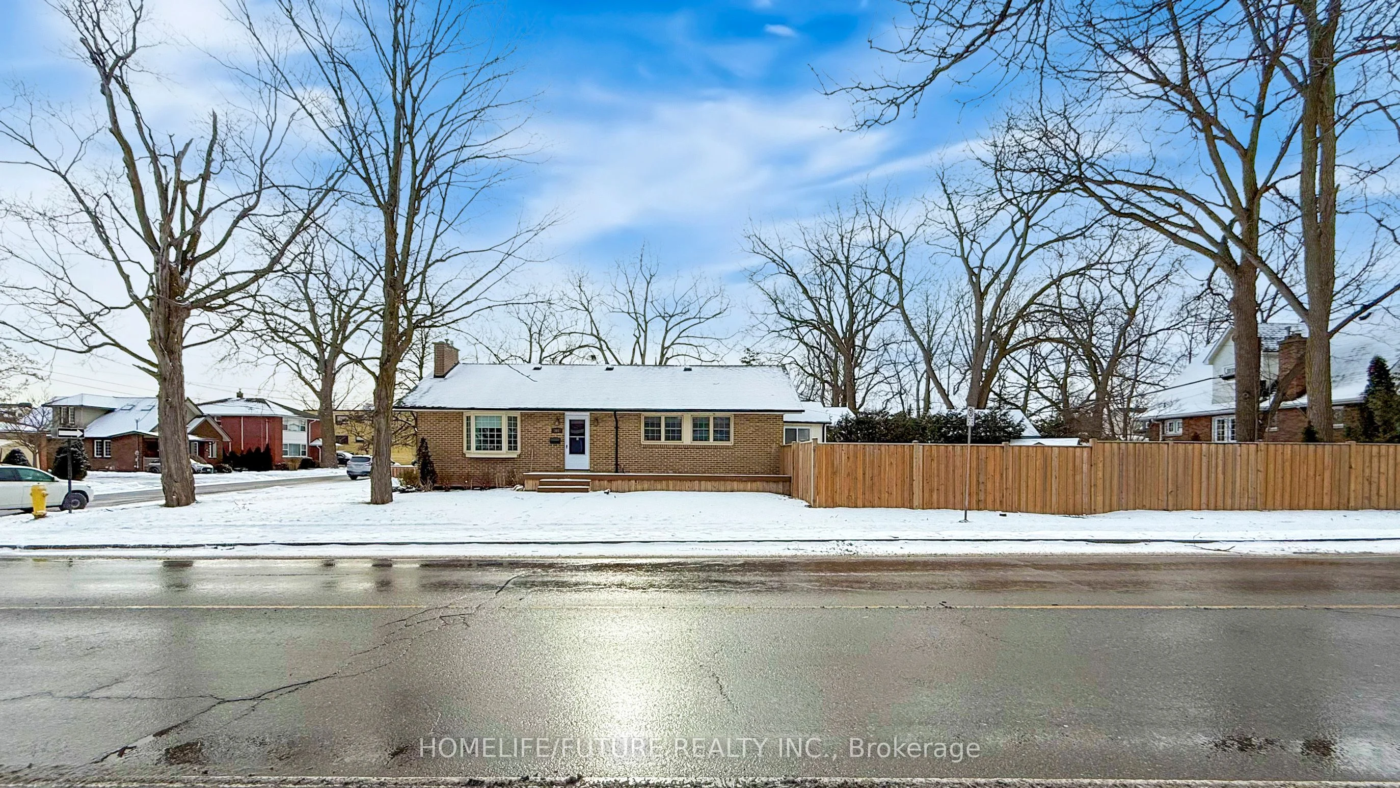 Detached in Whitby