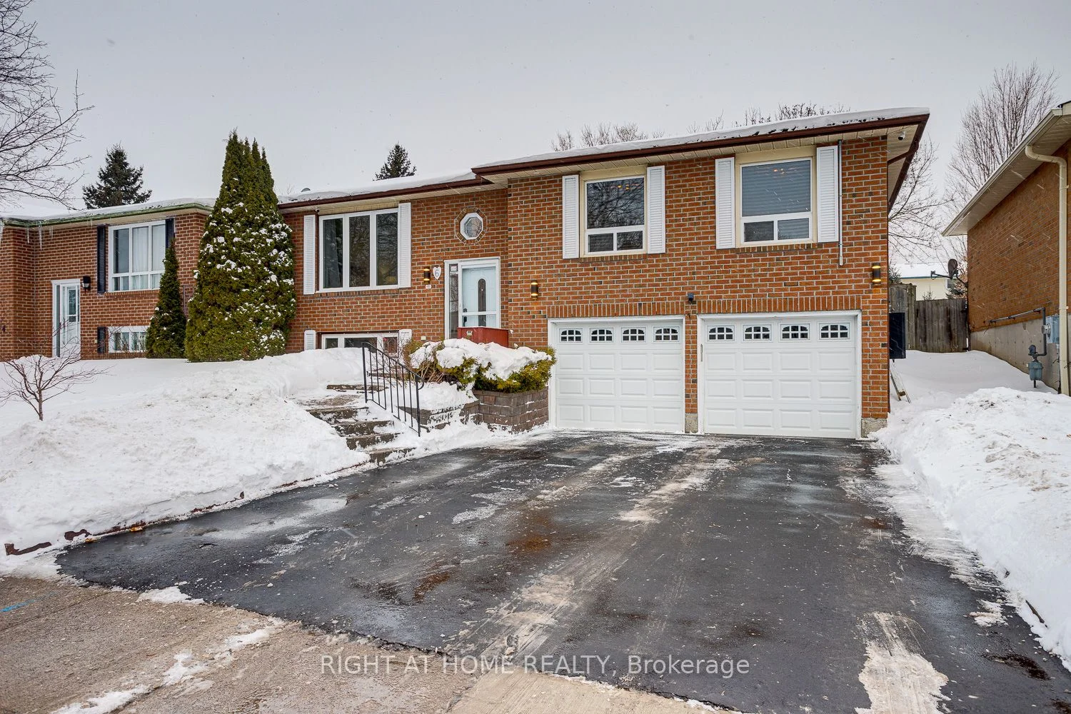 Detached in Scugog