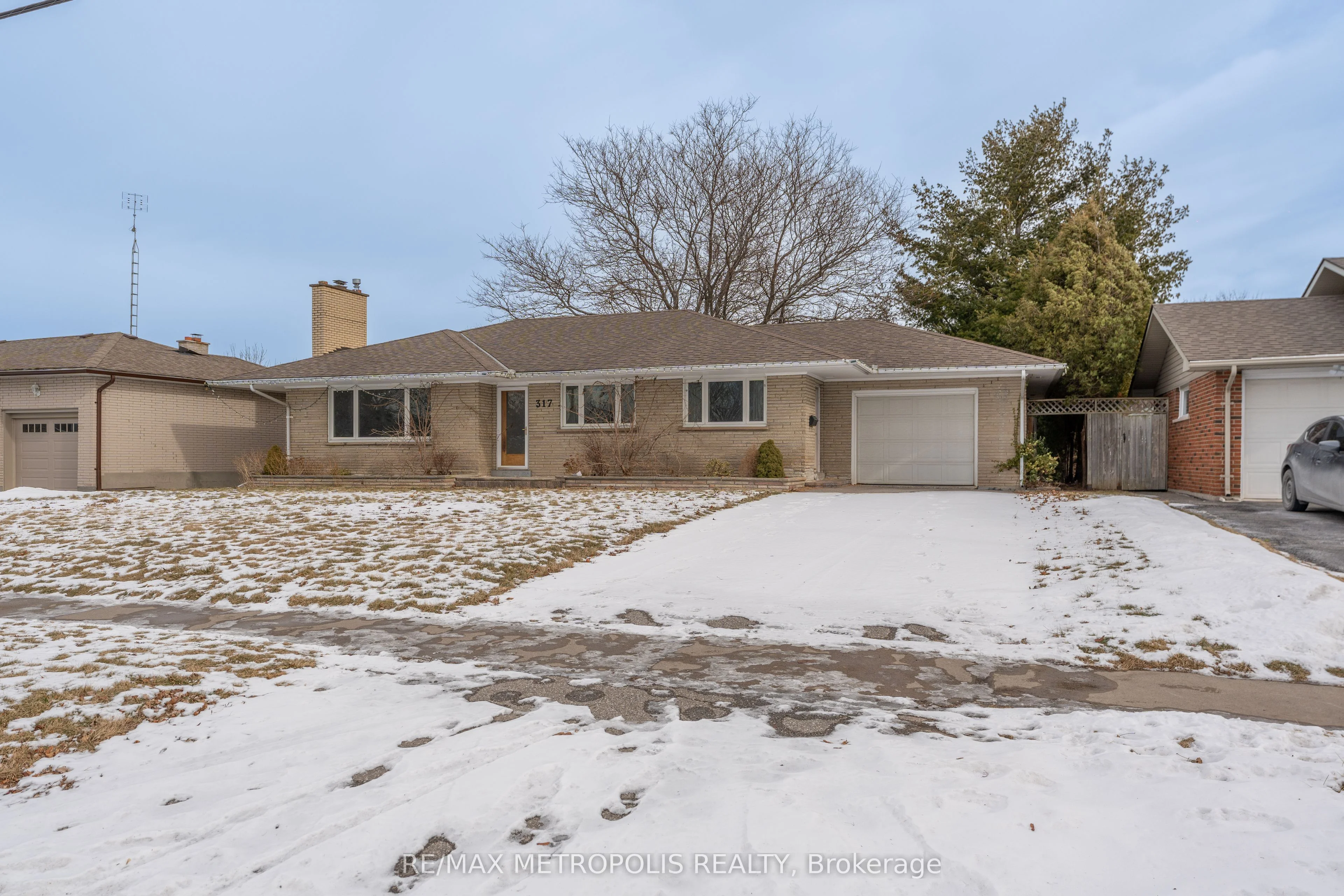 317 Farewell Street, Oshawa, On L1h 6l8