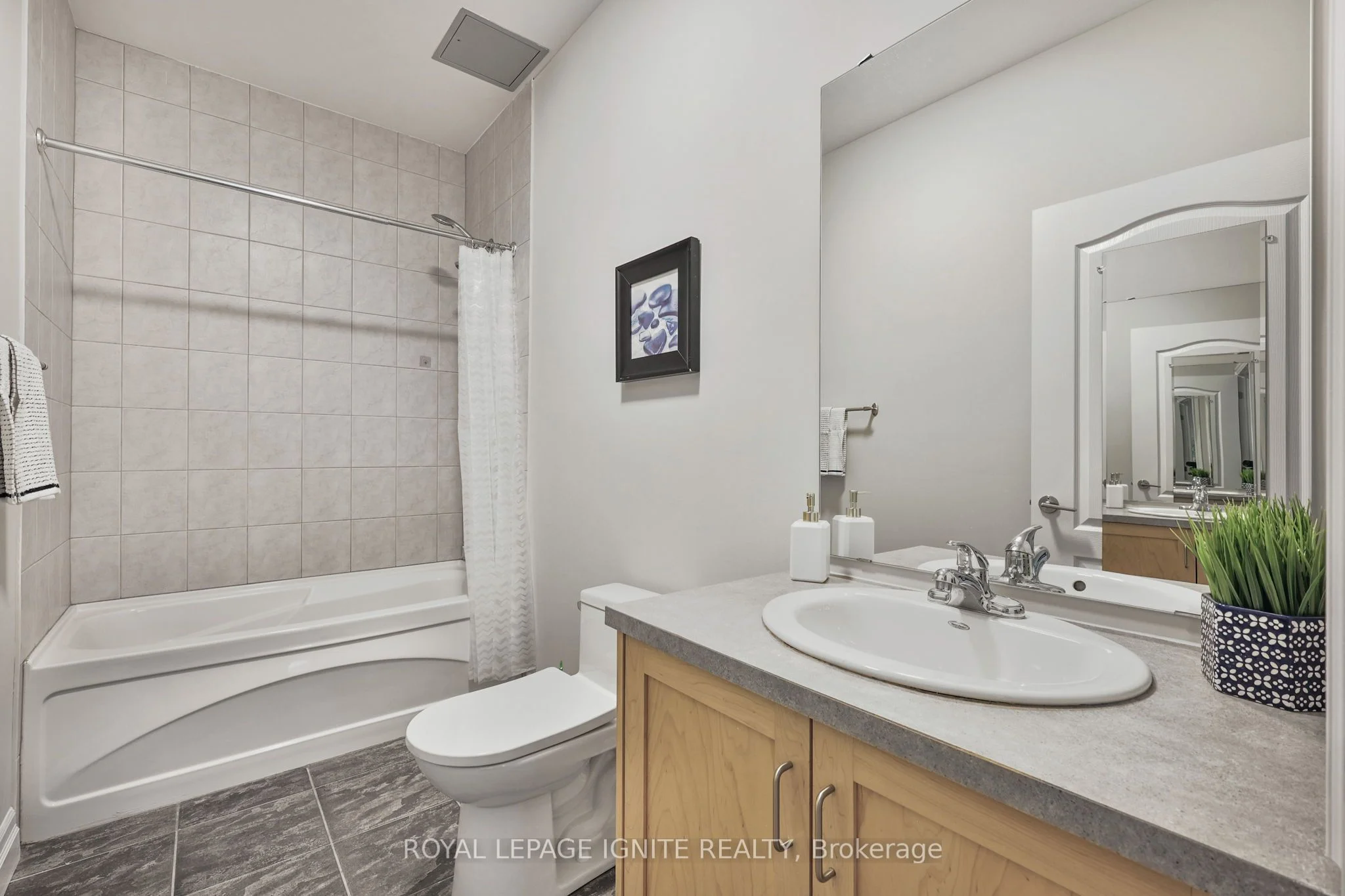 44 Bond Street W 801, Oshawa, ON L1G 6R2