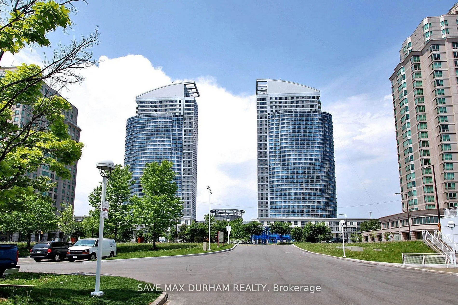 38 Lee Center Drive 1708, Toronto E09, On M1h 3j7