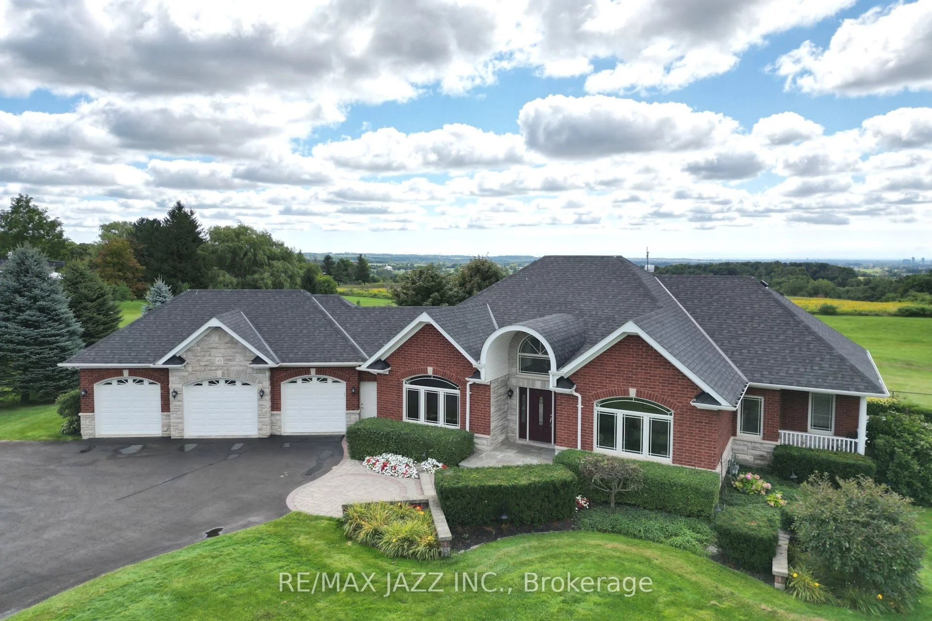 Detached in Oshawa