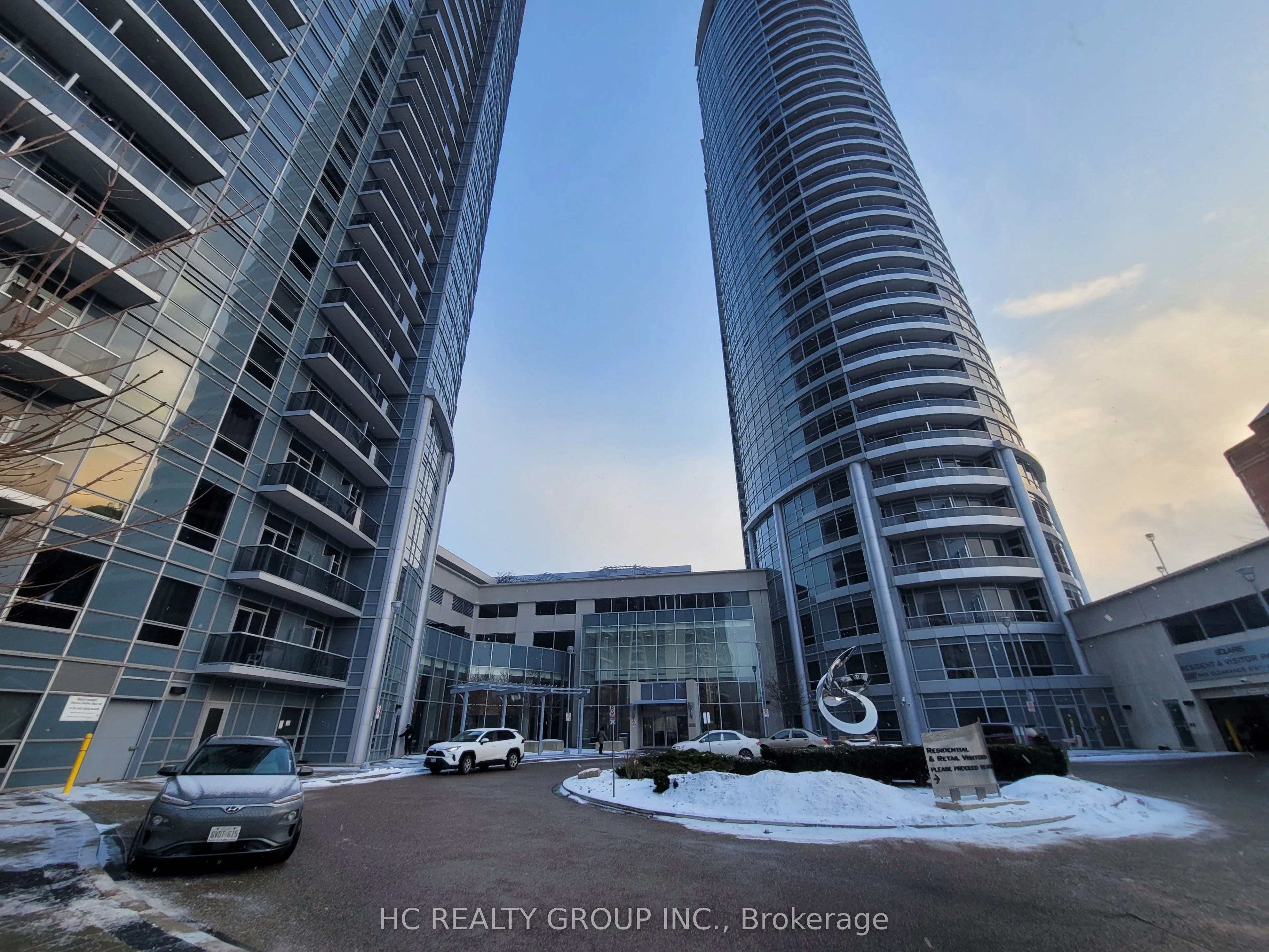 125 Village Green Square 2208, Toronto E07, On M1s 0g3