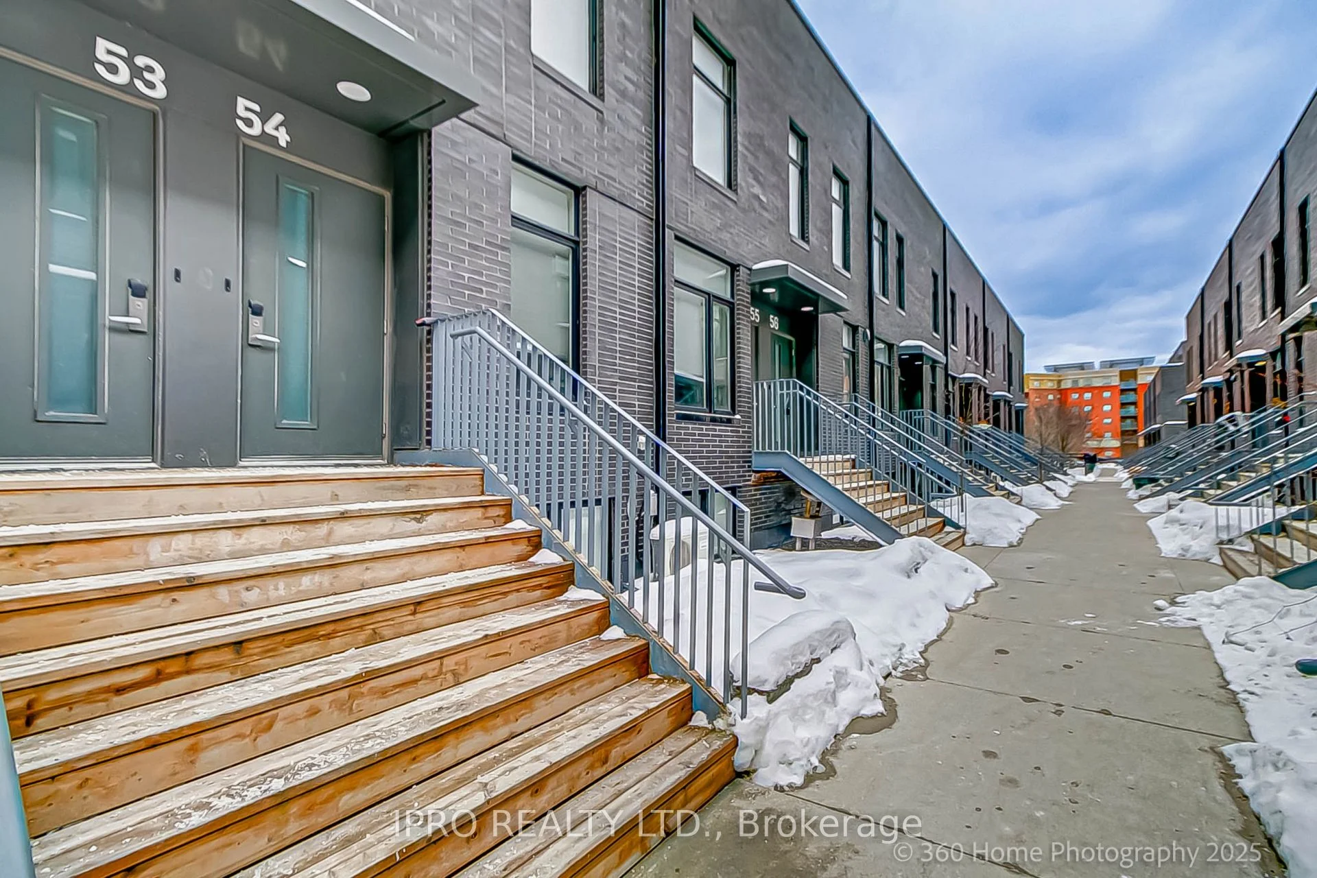 1740 Simcoe Street N 54, Oshawa, ON L1G 4X9