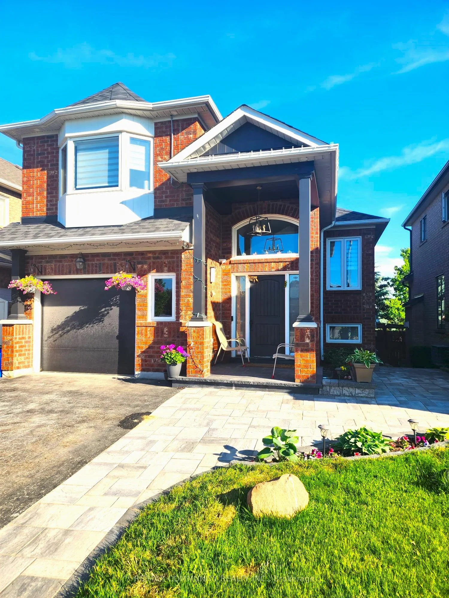 Detached in Whitby