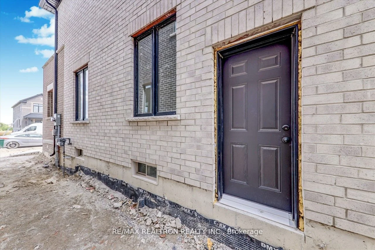 2186 Coppermine Street, Oshawa, ON L1L 0T1